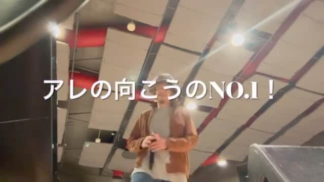 タクマ のインスタグラム：「おっしゃあ！頑張ーれ！阪神タイガース！セ・リーグ優勝からのアレの向こうのナンバーワンジャパンチャンピオンへ！フェアで歴史的な名勝負ばかりの日本シリーズ！今日も名勝負期待してます！即興でソッコーでspliceとlogicで"虎ップ"作ってみたのでアップしときます。lyric)阪神タイガースが優勝した。セリーグ優勝したぁ。18年振りに優勝した。あ。あ。阪神タイガースが優勝した。セリーグ優勝した。ペナントレースを制して優勝した。あ。あ。アレの向こうのナンバーワンジャパンチャンピオン。とらほー。」