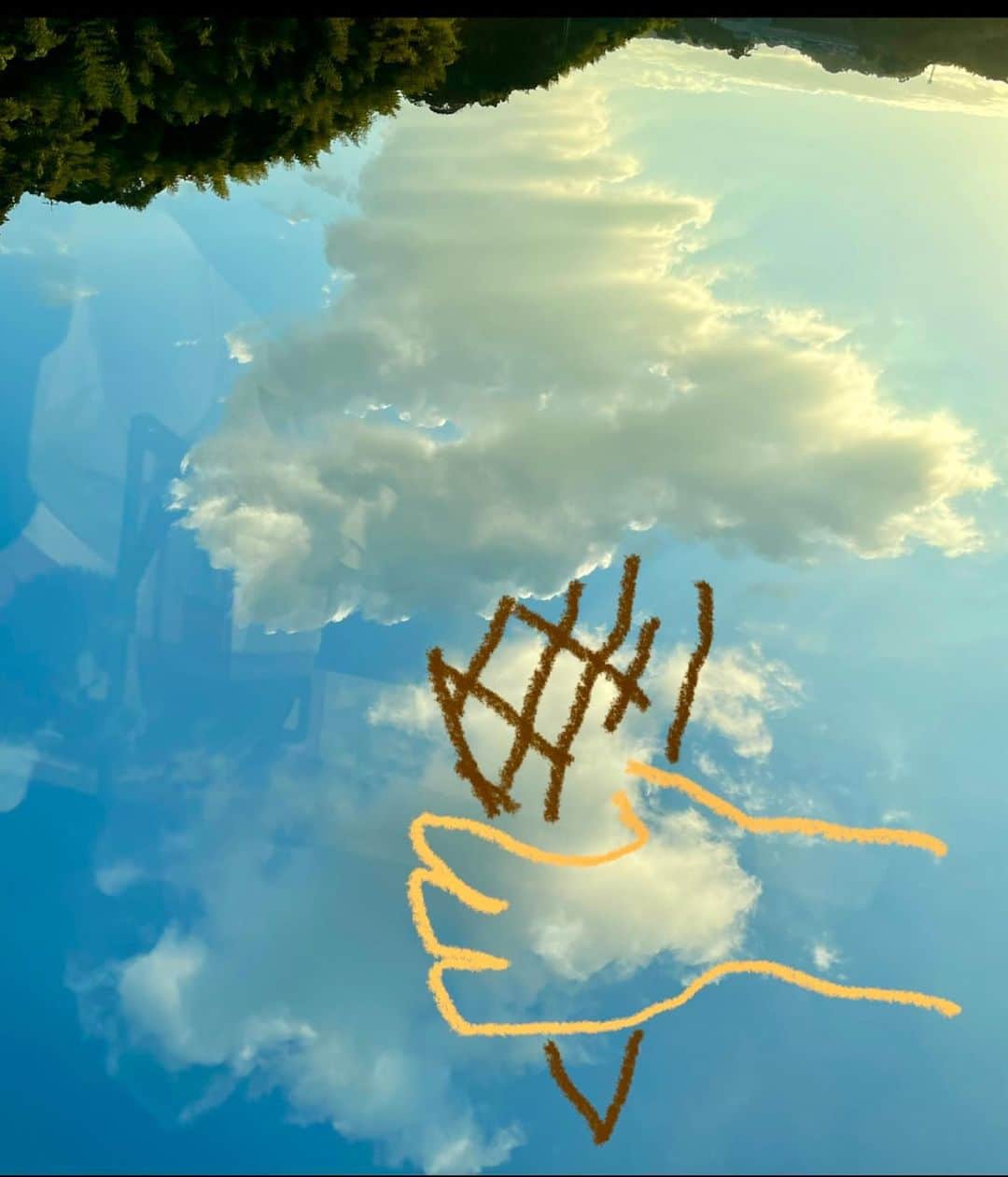 辛島美登里さんのインスタグラム写真 - (辛島美登里Instagram)「人権問題について色々考える時間でした。久々に歌ったBe with you、温かさのこもった手拍子と拍手、ありがとうございました🥰 鹿児島はやはり暑くて、ソフトクリームに近づいてく雲でした🍦 #雲」11月5日 18時27分 - midorikarashima