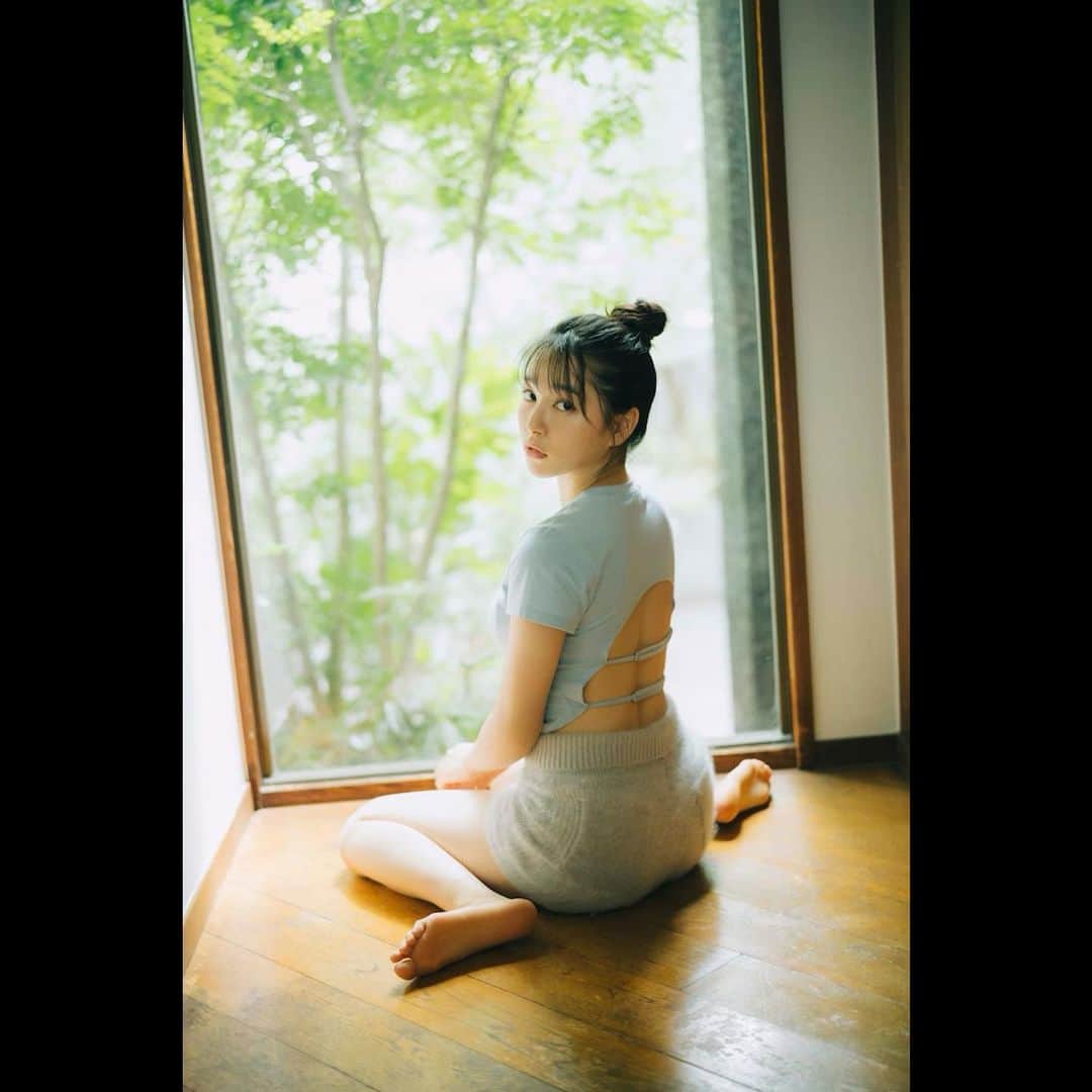 川上舞乃のインスタグラム：「桜井日奈子　2024カレンダー  @kanohryoma29  @miyu_utada」