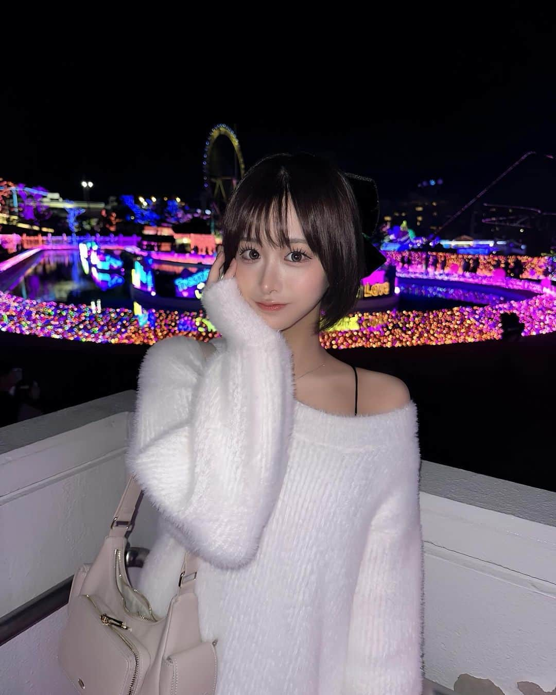 金子みゆさんのインスタグラム写真 - (金子みゆInstagram)「🎡  初、よみうりランドだった！ イルミネーション素敵すぎた、、、、、  また行きたいな🥺✨   #よみうりランド  #イルミネーション」11月5日 18時31分 - kaneko_miyu0813