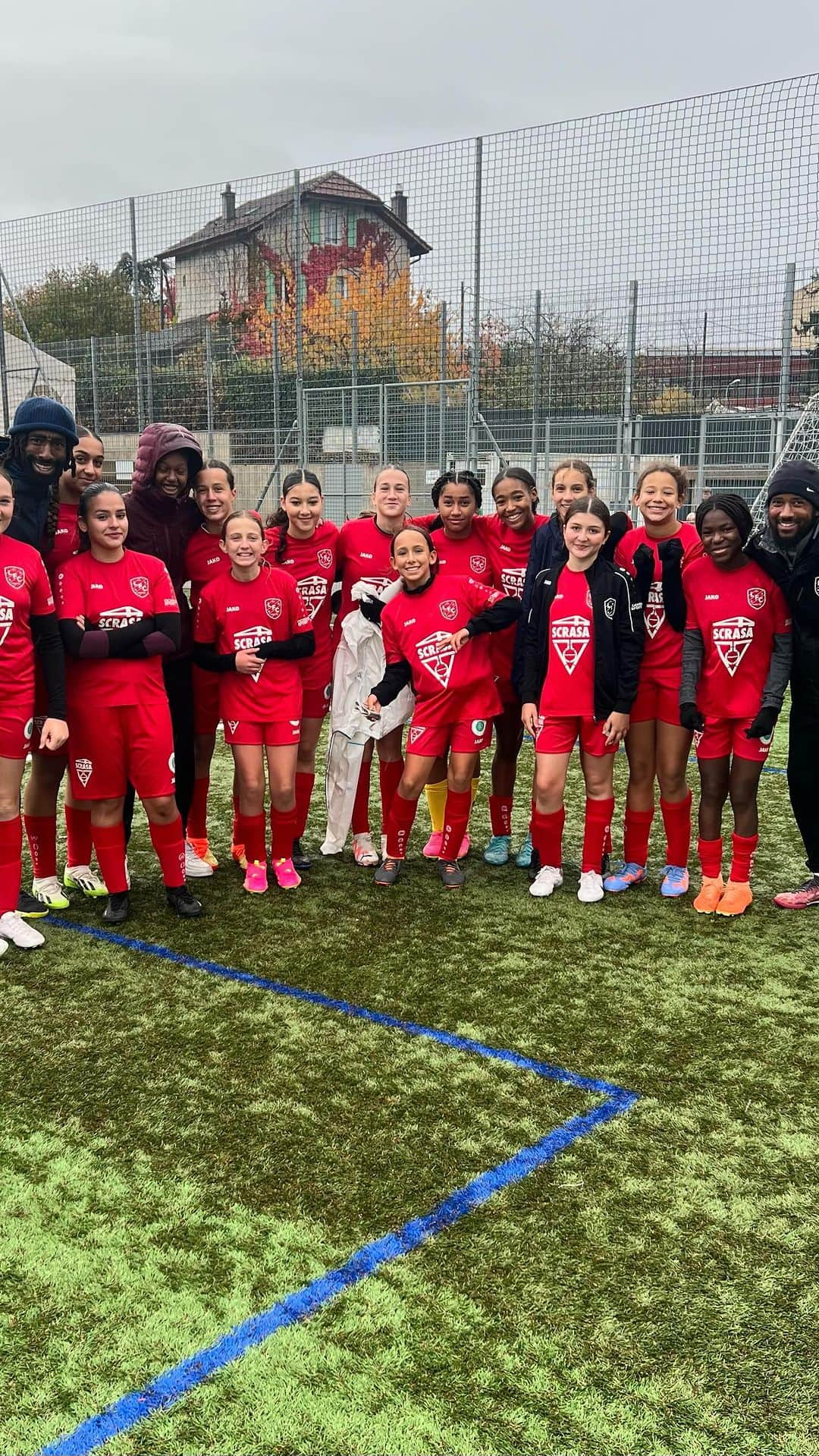 ヨハン・ジュルーのインスタグラム：「Everything happens for a reason 9/9 ✅  Those girls have been working so hard to progress on all aspects of their game in this first round 🙌🏾💪🏾  More to come, the journey is far from over ❤️⚽️  #ilovethisgame #passion #football #womenfootball」