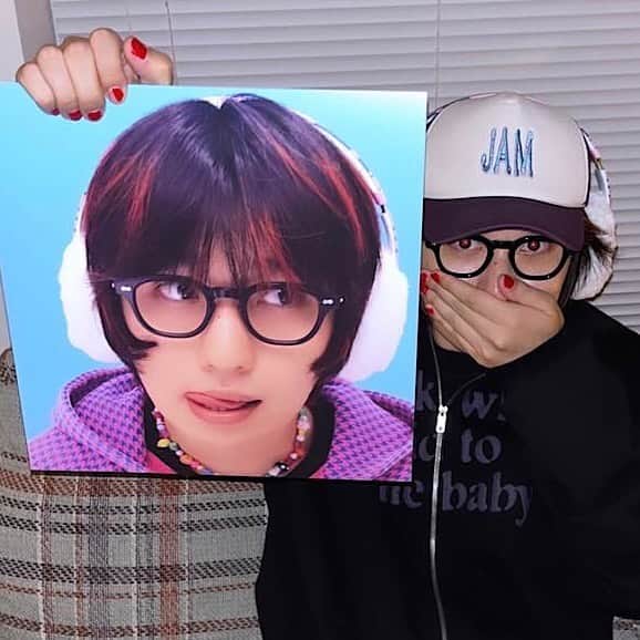 Mega Shinnosukeのインスタグラム：「. new album ﾃﾞｶｼﾞｬｹ "ロックはか゛わ゛い゛い゛"  4400yen (tax in)  ワンマンツアー会場より  Art Director @megashinnosuke  Artwork @hayashirena128」
