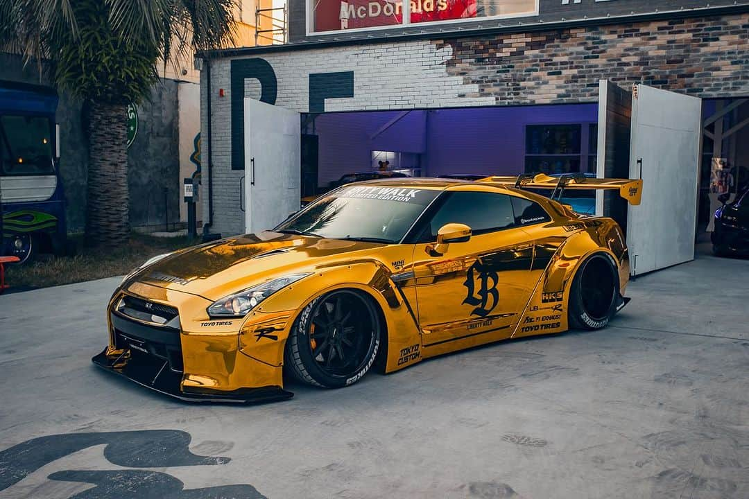 Wataru Katoさんのインスタグラム写真 - (Wataru KatoInstagram)「MINI GT GOLD series https://youtu.be/aLanK9O611w?si=BZtM0CnrAmyTaY7x LB-WORKS GTR35 type.1💥 LIBERTY WALK Limited Edition. This is reality！Reproduced 1:1☝️How cool is it🔥  #libertywalk #lbworks #lbperformance #lbwk #lbnation #lbtokyo #リバティーウォーク #lbワークス #lbパフォーマンス #nissan #nissangtr #gtr35 #r35 #gtrr35 #ld97 #fiexhaust #minigt #hotwheels #minigtclub #minigtindonesia #原宿 #車好きな人と繋がりたい #minigt64 #tomica #ignitionmodel #東京 #TOKYO #modelcar」11月5日 18時38分 - libertywalkkato