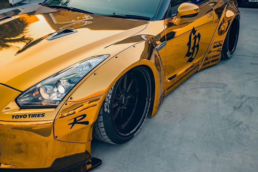 Wataru Katoさんのインスタグラム写真 - (Wataru KatoInstagram)「MINI GT GOLD series https://youtu.be/aLanK9O611w?si=BZtM0CnrAmyTaY7x LB-WORKS GTR35 type.1💥 LIBERTY WALK Limited Edition. This is reality！Reproduced 1:1☝️How cool is it🔥  #libertywalk #lbworks #lbperformance #lbwk #lbnation #lbtokyo #リバティーウォーク #lbワークス #lbパフォーマンス #nissan #nissangtr #gtr35 #r35 #gtrr35 #ld97 #fiexhaust #minigt #hotwheels #minigtclub #minigtindonesia #原宿 #車好きな人と繋がりたい #minigt64 #tomica #ignitionmodel #東京 #TOKYO #modelcar」11月5日 18時38分 - libertywalkkato