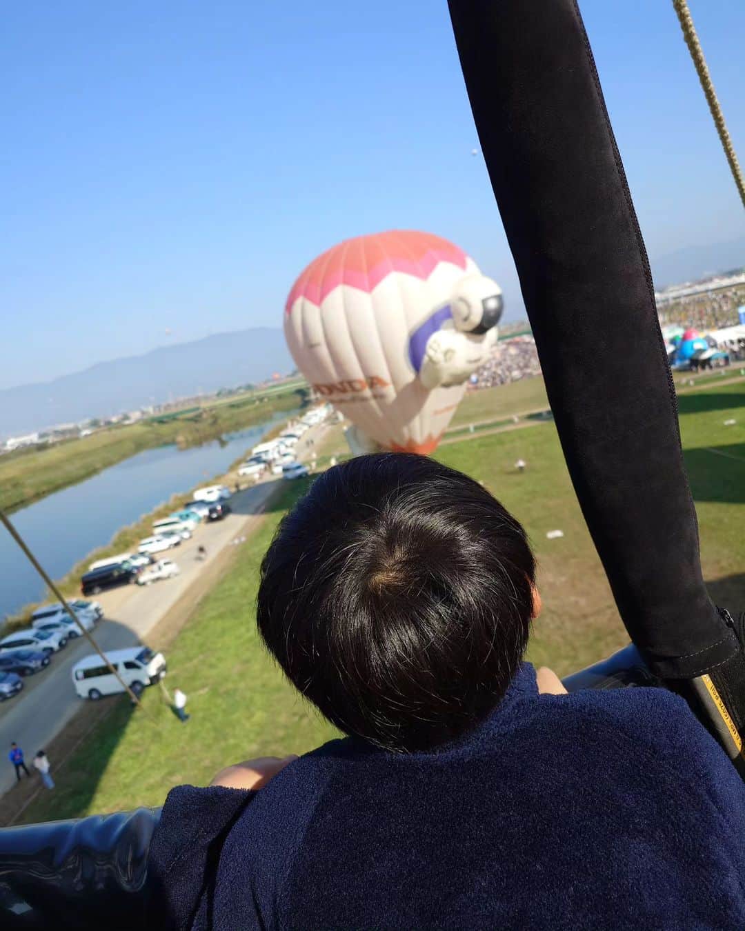 鈴木おさむのインスタグラム：「上がる気球から、空を見る息子 佐賀のみなさま 貴重な体験させていただき、ありがとうございました！」