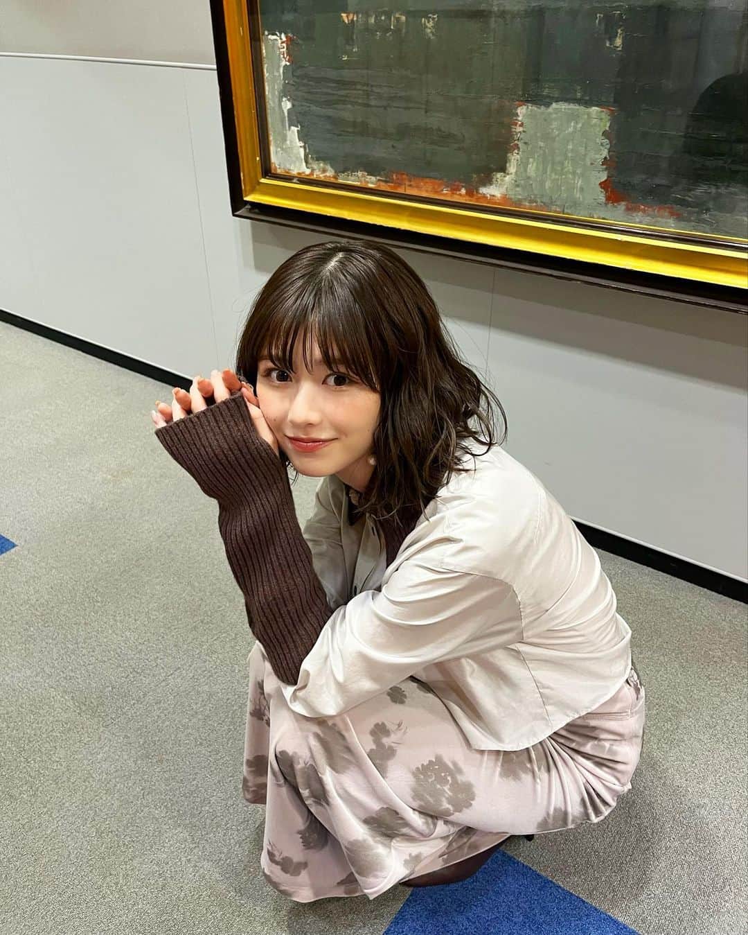冴木柚葉のインスタグラム：「. 【王様のブランチ】  スタジオ衣装🌿 トップス・スカート @tiit_tokyo @the.pr_  ブーツ @reedit_official   ピアス loni_jewelry_」