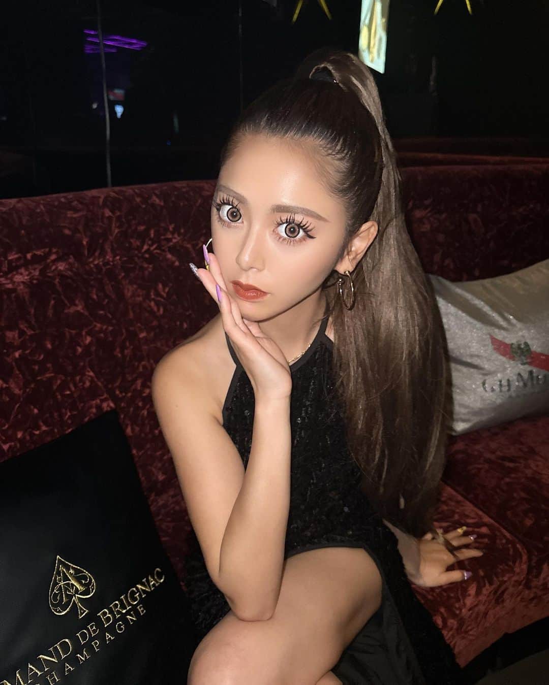 なかむらあんのインスタグラム：「nuts night🌙🖤  ありがとうございました❤️ 皆様とお会いできてとても嬉しかったです！！  今回もステージ前でモデルの子達から貰ったウォッカ直瓶して安定に二日酔いになりました🤢💦笑」