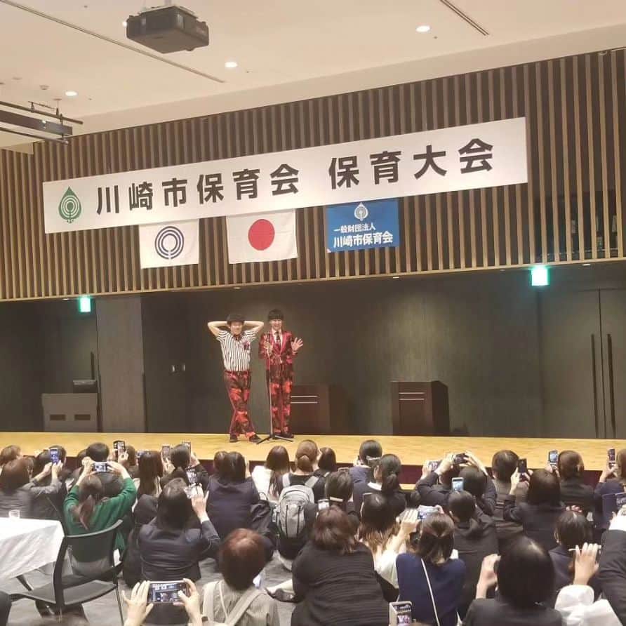瀧上伸一郎のインスタグラム：「川崎市の保育園の先生達を笑わせて来ました☺」