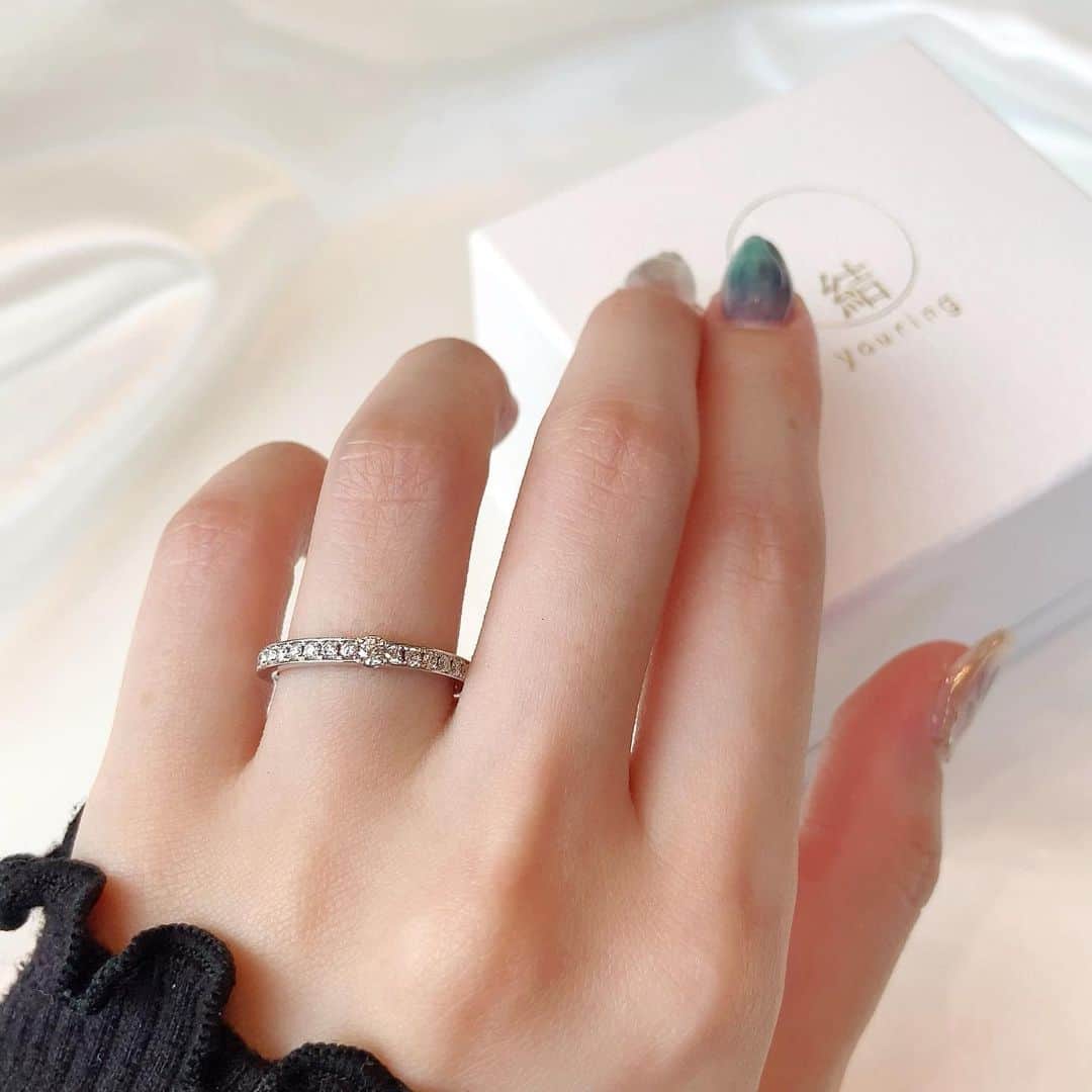 bijouxthreecさんのインスタグラム写真 - (bijouxthreecInstagram)「【youring】  ◆ Precious Maarriage Ring [プレシャス マリッジ リング]  ◆ Silk Ring [シルク リング]　  プレシャスマリッジリングは、 かけがえのない時と想いを、いとおしい指輪にこめて ２人がいつまでも輝く様子を指輪にしました。   中心に少し大きなダイアモンドをセッティング💎 ご婚約指輪としてもご利用いただけます。  シルクリングは、シルクの名の通り 滑らかな表面が美しく輝き、 程よい幅感と着け心地を感じていただけます。  ． ご試着もできます☺️ 是非店頭にてお待ち致しております！  ． #youring #ユーリン #婚約指輪 #結婚指輪 #エンゲージリング #マリッジリング #ダイヤモンド #プレ花嫁  #エタニティリング  #bijouxthreec #ビジュースリーク #新潟 #古町」11月5日 18時53分 - bijouxthreec