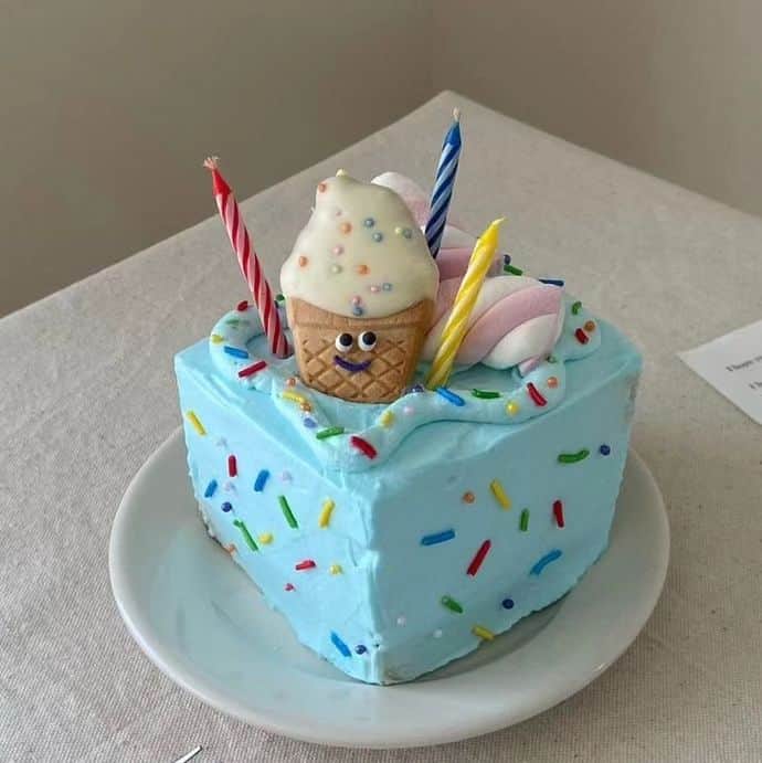 4meee!さんのインスタグラム写真 - (4meee!Instagram)「【ちょっと特別💕センイルケーキアイデア🍰】  お誕生日ケーキの定番になりつつある 韓国の”センイルケーキ”🧁  日本のとは違ってアイデアやデザインが 独特でかわいいと今や定番に！  センイルケーキとは韓国語で『誕生日ケーキ』 생일（誕生日）케이크（ケーキ）  セミオーダーやフルオーダーできるお店や アカウントも増えているよ🧁 さまざまなアイデアを、参考にしてくださいね♪  -----photoby💌----- @__7112tj @______681r @ponpoco0807 @tomo_3.9 @hsrrom  #本人不在の誕生日会 #ケーキ #セミオーダーケーキ #オーダーケーキ #誕生日ケーキ #センイルケーキ #オーダーケーキ専門店 #オリジナルケーキ #ケーキ #バースディケーキ #サプライズケーキ #プリンセスケーキ #リボンケーキ #バースデーサプライズ #バースデーケーキ #誕生日サプライズ #誕生日ケーキ #記念日ケーキ #リボンケーキ #3dケーキ #推しケーキ #推し活ケーキ #ドルチェマリリッサ #ロンドンカップケーキ #cakewith  #センイル」11月5日 18時56分 - 4meee_com