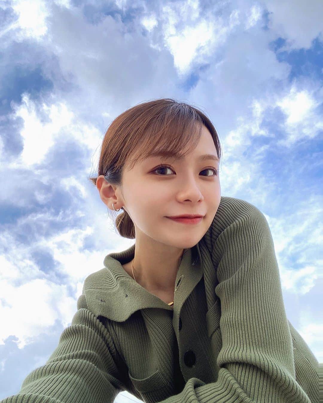 足立佳奈のインスタグラム：「🌎👩🏻🫱🏻‍🫲🏼🤳🏻」