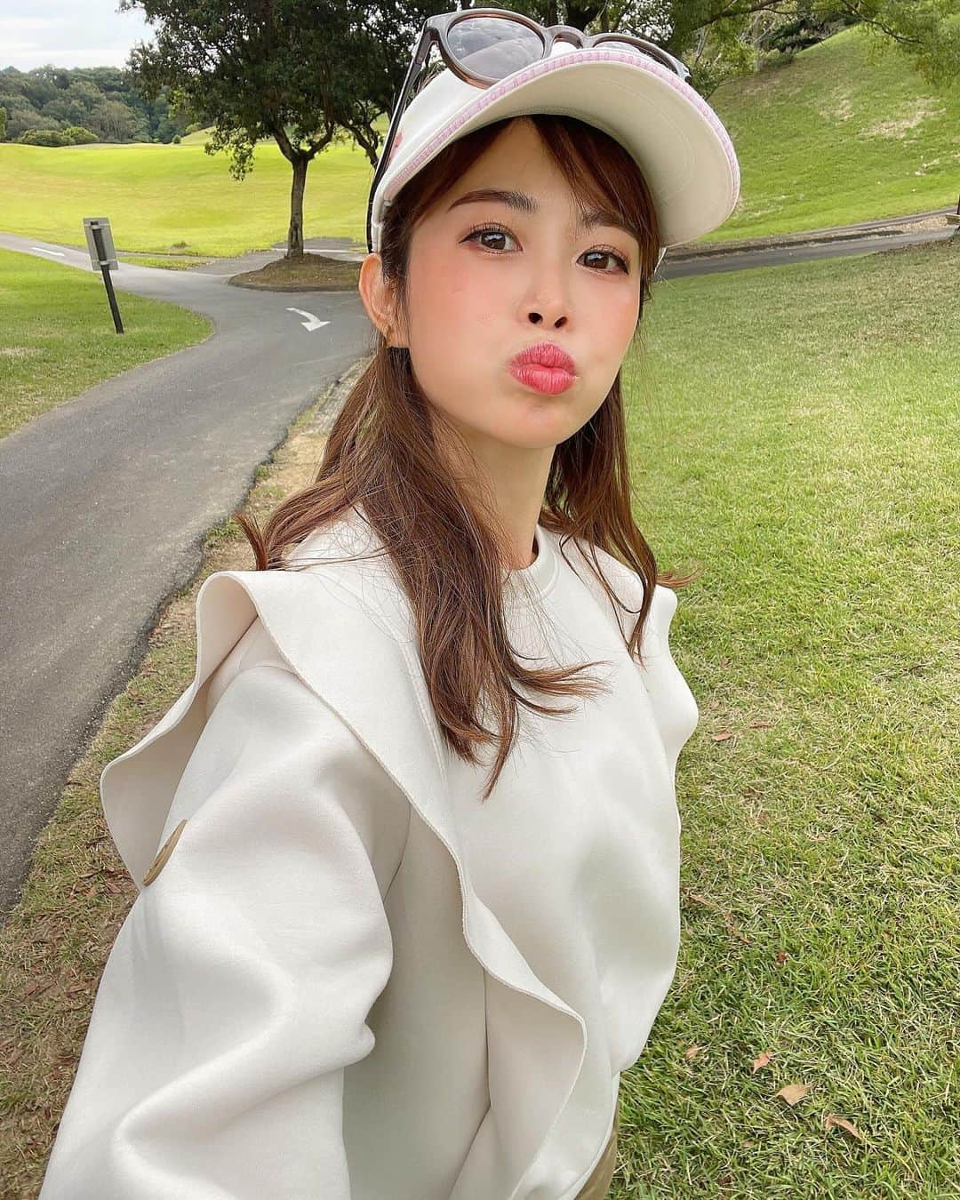 YUKAさんのインスタグラム写真 - (YUKAInstagram)「珍しくゴルフコンペのお知らせです⛳️☺️ ⁡ 12/22（金） 鹿野山GCのコンペに ゲスト参加致します🏌️‍♀️ ⁡ 参加ゲストが豪華メンバー😚❣️ ⁡ ゆうちゃん @yuu1115yuu  まいちゃん @___maigolf___  みなみ @minamii_golf  おちずちゃん @ochizu_golf  アンナさん @annadobashi  ⁡ 筒井美羽さん @miutsutsui1115  森瑞那さん @morimizuna_golf  遠藤璃乃さん @rino._.golf  松下奈央さん @nao_matsushita829   各イベントホールに其々居て ニアピン対決やゲーム等する予定です🏌️‍♀️ ⁡ 気になった方は是非🥰 参加お申込お待ちしておりますっ😎  📹3枚目の弾道出るやつ撮ってみたかったっちゃん🤭❤️ ⁡ #ゴルフ好き #ゴルフ #ゴルフラウンド #ゴルフ女子 #ゴルフ上手くなりたい #ゴルフスイング #ゴルフスイング動画 #ゴルフコーデ #ゴルフ男子 #ゴルフ好きな人と繋がりたい #ゴルフバカ #ゴルフ好きな人と仲良くなりたい #ゴルフウェア #おしゃれさんと繋がりたい #お洒落 #スポーツ好き#フィラゴルフ #filagolf #golf #vg_fashion #golfstagram #golfwear #golfgirl #golfswing #골프여자#골프스타그램 #골프 #골프웨어」11月5日 18時59分 - golf_yuka3405