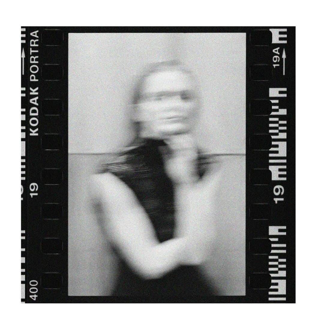 AKIRA NAKAのインスタグラム：「AKIRANAKA Resort 2024  Collection available on AKIRANAKA.COM on Mid of November.  Photographer: @picpicpiczo  Hair: @goutsugihair  Makeup: @shinoizumiari  Model: @lily.chapmann   #AKIRANAKA #アキラナカ #RE24 #WearingAttitude」