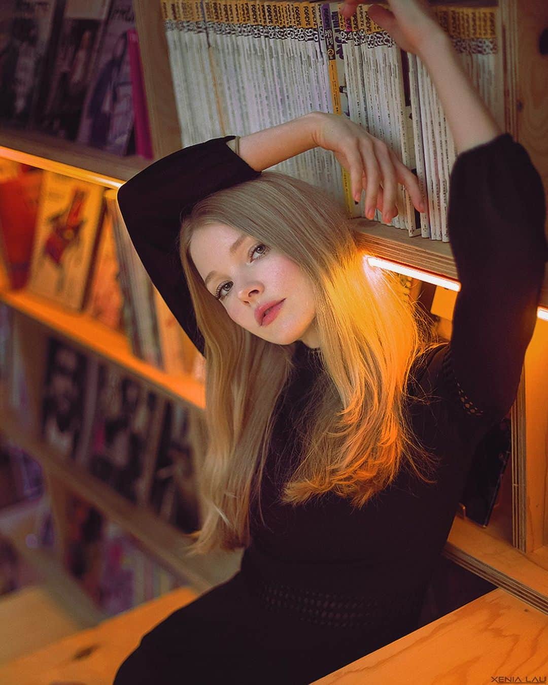 リリ・ヨハンソンのインスタグラム：「I have some news… I’m not sure how to explain it well, since I’m still in the process of understanding it all. But I had a consultation with a world renowned tethered cord expert and surgeon in the U.S. ⁣ ⁣ She said I have an occult tethered cord. That my whole filum is tethered, and that the blood patch made me symptomatic. That I would’ve gone a whole life without pain and disability, were it not for the lumbar puncture and botched blood patch.⁣ ⁣ The good news was that she didn’t think I have AA —“only” arachnoiditis. AA and TC symptoms overlap so much. I truly thought I had catastrophic AA at times because of my leg pain and numbness. I don’t know what to believe though, since the (very few) experts say different things. Anyway, she thinks I’m a surgical candidate for tethered cord release. She told me she could repair the leak while she’s in there, and the cost is not that much more than having CSF leak surgery done in Switzerland. The risks with tethered cord release surgery are insane though, but if it would be successful I could literally get my life back. Possibly be able to sit again, lay on my back, bend. She said 85% of her patients get relief —back pain relief, painful and numb legs go away, etc.⁣ ⁣ I should add that I of course have been researching like a mad woman, sent my images to other surgeons for second opinions, spoken to other patients, etc.. but the surgeon who diagnosed me is the best in this field. It’s unfortunate but the occult form of tethered cord is really not well recognized. Many neurosurgeons and radiologists aren’t trained to read MRIs correctly for OTC. ⁣ ⁣ The diagnosis and possible treatment took me by surprise. It’s like a ray of light in the deep dark hole I’m in and have been in for the past year and a half. I’m uncertain on what to do. I feel scared and so alone. No matter what I chose and if it doesn’t work & I’ll get worse, then I’ll have my family and a ton of ppl saying to me I made the wrong decision and I should’ve went with the other one. So it’s a lot to take in with many things to consider.⁣  More than ever, I’m so thankful for your amazing friendship and kindness. I feel the love and support from all of you ❤️」