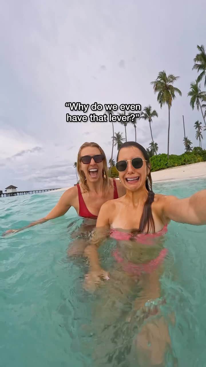 Zanna Van Dijkのインスタグラム：「Raise your hand if you want that lever installed 🙋🏼‍♀️🙋🏻‍♀️  Touchdown in the Maldives - we’re staying at the beautiful @avanimaldives and are already OBSESSED 😍   Bring on a week of sun, sea and much needed gal time ❤️ #avaniMaldies #avanihotels {ad - press trip}」