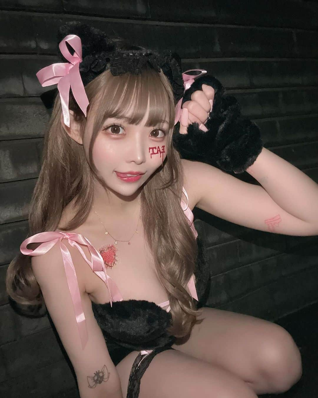 植村梓のインスタグラム：「あずにゃ😺🖤」