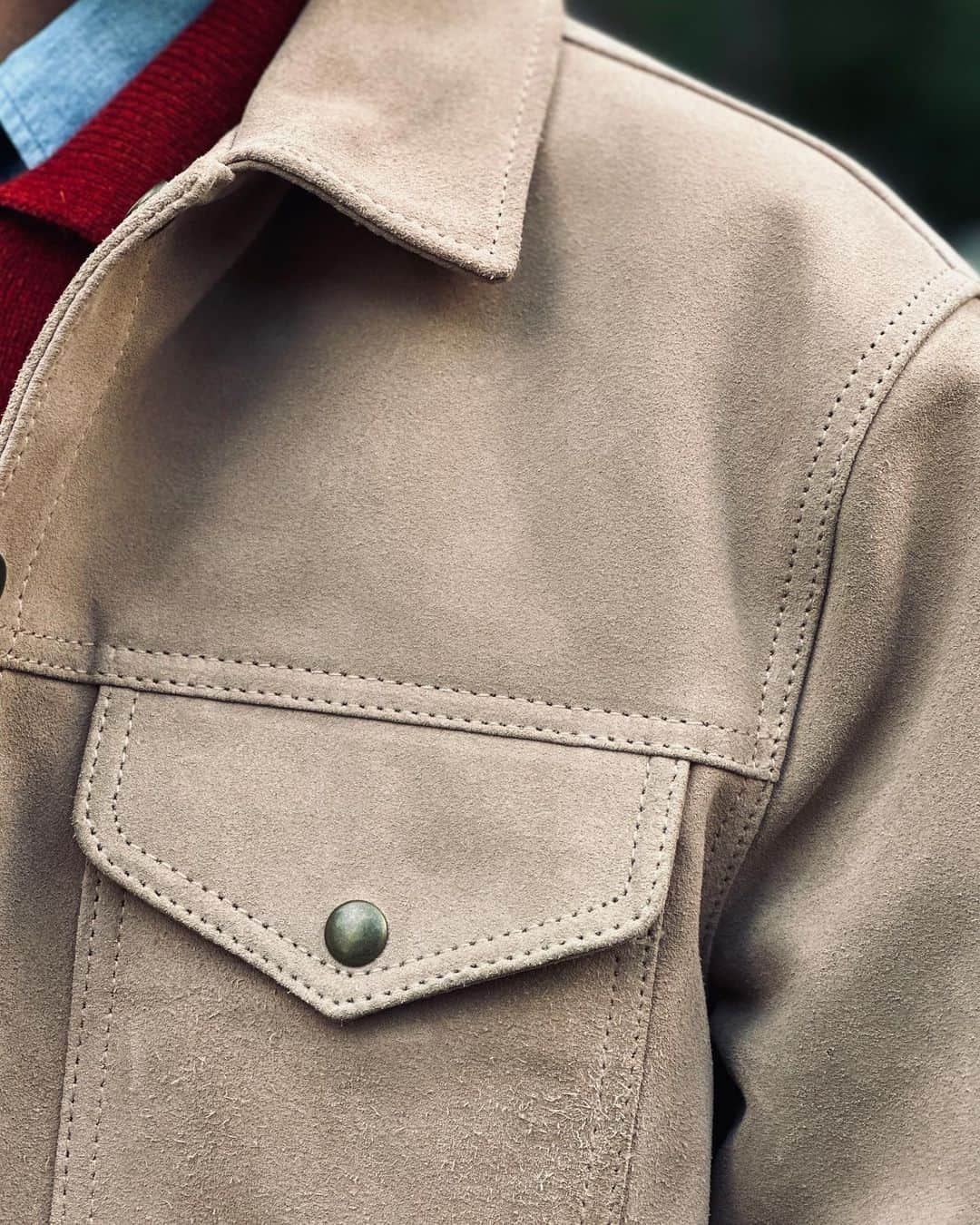 BEAMS+さんのインスタグラム写真 - (BEAMS+Instagram)「・ BEAMS PLUS RECOMMEND.  ＜BEAMS PLUS＞  JOHNSON LEATHERS TYPE Ⅲ JACKET .  This is commonly known as "Type-III", which is based on the trucker jacket motif. We commissioned < JOHNSON LEATHERS > to produce this item, and it has a classic, rugged look. This time, the fitting has been relaxed a little and the silhouette has been changed. It is now an item that is easy to style with layers.  -------------------------------------  トラッカージャケットをモチーフにした通称"Type-Ⅲ"。< JOHNSON LEATHERS >に製作を依頼しクラシックで武骨な表情の一品になりました。今回はフィッティングを少しリラックスさせシルエットを変更。レイヤードしたスタイルもし易いアイテムになりました。  #beams #beamsplus #beamsplusharajuku  #harajuku #tokyo #mensfashion #mensstyle #stylepoln #menswear」11月5日 19時08分 - beams_plus_harajuku
