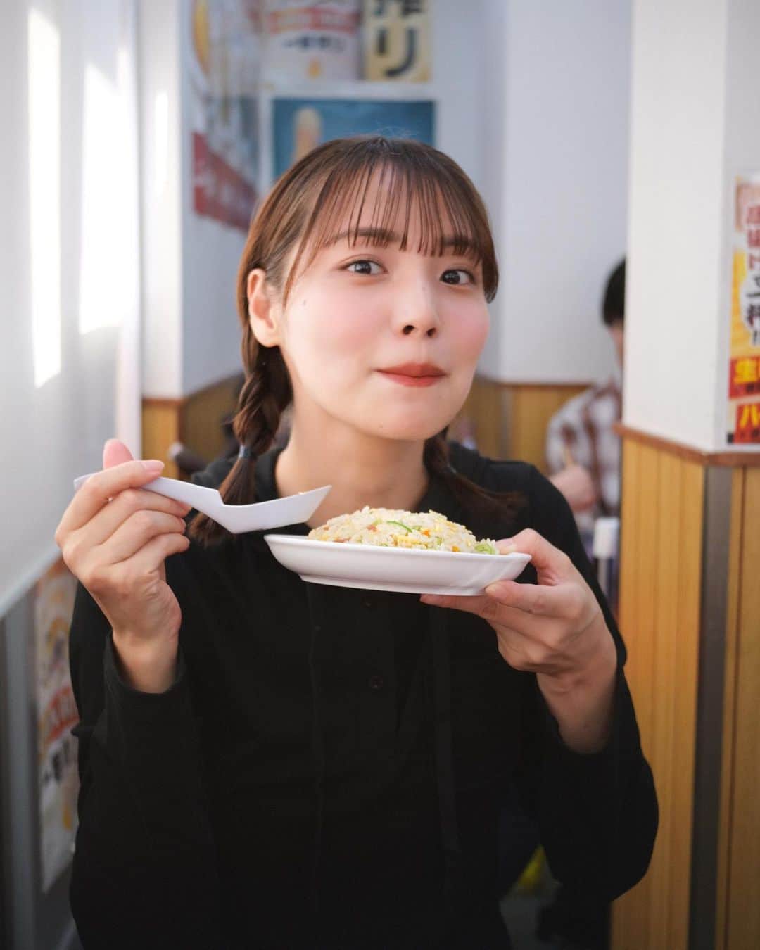 久保乃々花さんのインスタグラム写真 - (久保乃々花Instagram)「🍜🍥🥟！  この前、稽古オフだったのでお昼に中華を食べました！ あー幸せ。  そして、舞台本番まで後2週間ちょっととなりました☺︎  舞台「ハロー、妖怪探偵社」、初めての舞台ヒロインを務めさせていただきますので皆様ぜひお越しくださいー！  ☑️11/22〜11/28 ☑️下北沢小劇場B1 ☑️チケットはXに投稿してるリンクもしくは チケットぴあ、ローチケなど各プレイガイドにて販売中です〜！  #中華  #中華料理 #彼女感 #fyp #舞台 #三つ編み #shein」11月5日 19時10分 - kubononoka__gram