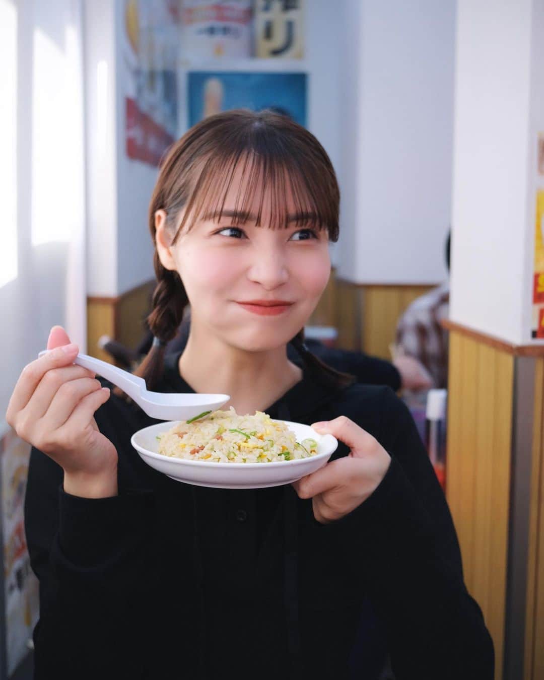 久保乃々花さんのインスタグラム写真 - (久保乃々花Instagram)「🍜🍥🥟！  この前、稽古オフだったのでお昼に中華を食べました！ あー幸せ。  そして、舞台本番まで後2週間ちょっととなりました☺︎  舞台「ハロー、妖怪探偵社」、初めての舞台ヒロインを務めさせていただきますので皆様ぜひお越しくださいー！  ☑️11/22〜11/28 ☑️下北沢小劇場B1 ☑️チケットはXに投稿してるリンクもしくは チケットぴあ、ローチケなど各プレイガイドにて販売中です〜！  #中華  #中華料理 #彼女感 #fyp #舞台 #三つ編み #shein」11月5日 19時10分 - kubononoka__gram