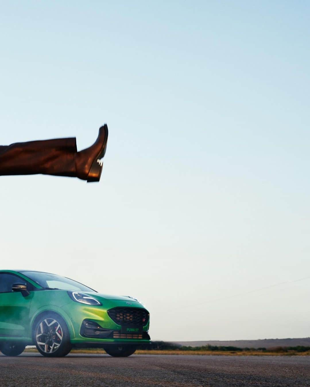 Boran Kuzumさんのインスタグラム写真 - (Boran KuzumInstagram)「break on ride. 🏁 @fordturkiye X @kein  📷: @firatmeric  #FazlasıylaSen #FordPuma #GeleceğiBugündenYaşa #işbirliği」11月5日 19時35分 - borankuzum