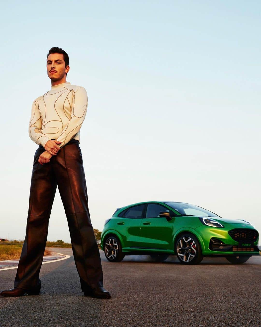 Boran Kuzumのインスタグラム：「break on ride. 🏁 @fordturkiye X @kein  📷: @firatmeric  #FazlasıylaSen #FordPuma #GeleceğiBugündenYaşa #işbirliği」