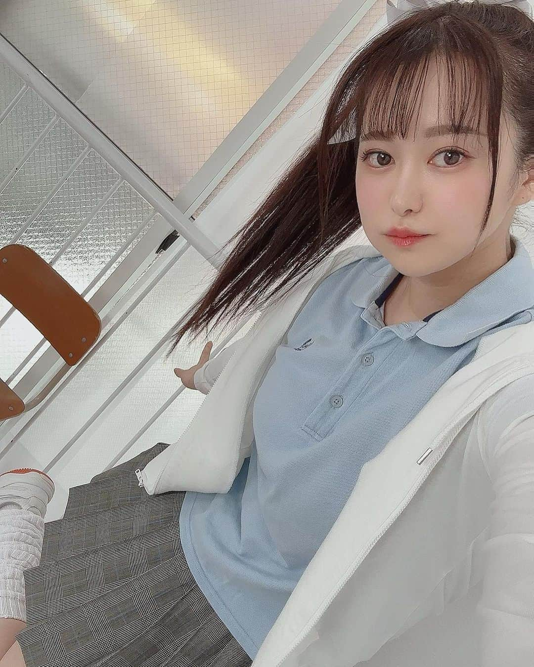 伊藤しずなさんのインスタグラム写真 - (伊藤しずなInstagram)「ポニテ  #グラドル　 #follow  #followme　 #グラビアアイドル　  #japanesegirl  #happy  #girl  #cute  #gravure  #gravureidol  #gravuremodel  #セクシー #sexy  #撮影 #自撮り #自撮り女子  #自撮り女子部  #粉我 #声優志望　 #グラビア　 #ポニテ　 #ポニーテール　 #ルーズソックス　 #学校コーデ  #schooluniform #schoolgirlstyle」11月5日 19時30分 - shizuna_itoh