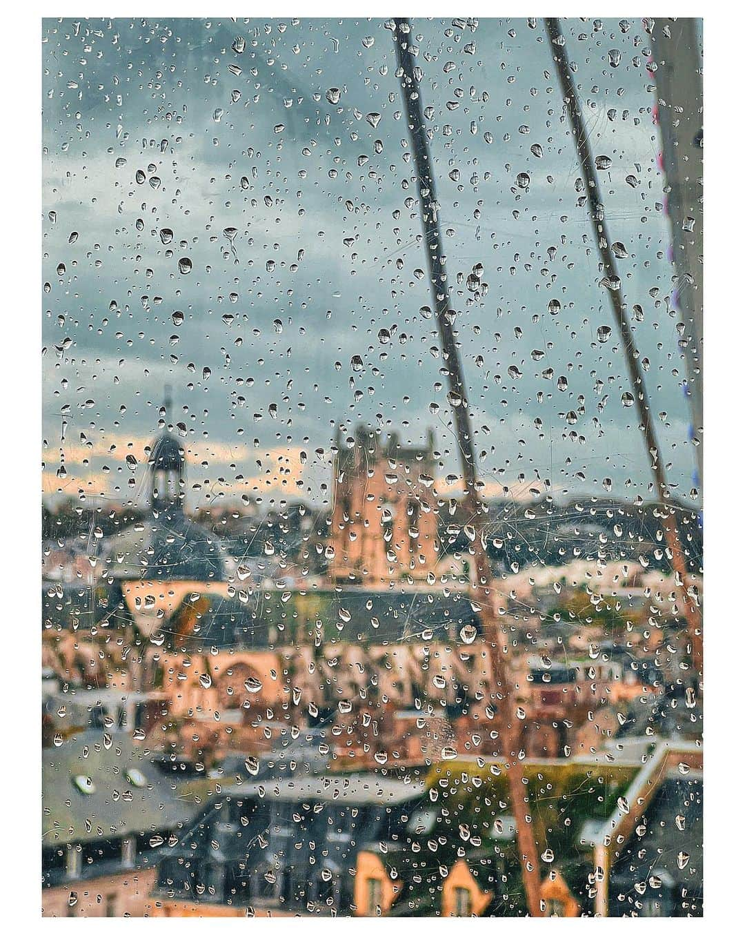 nathparisさんのインスタグラム写真 - (nathparisInstagram)「RAINDROPS 💦 Bon dimanche 💙」11月5日 19時32分 - nathparis