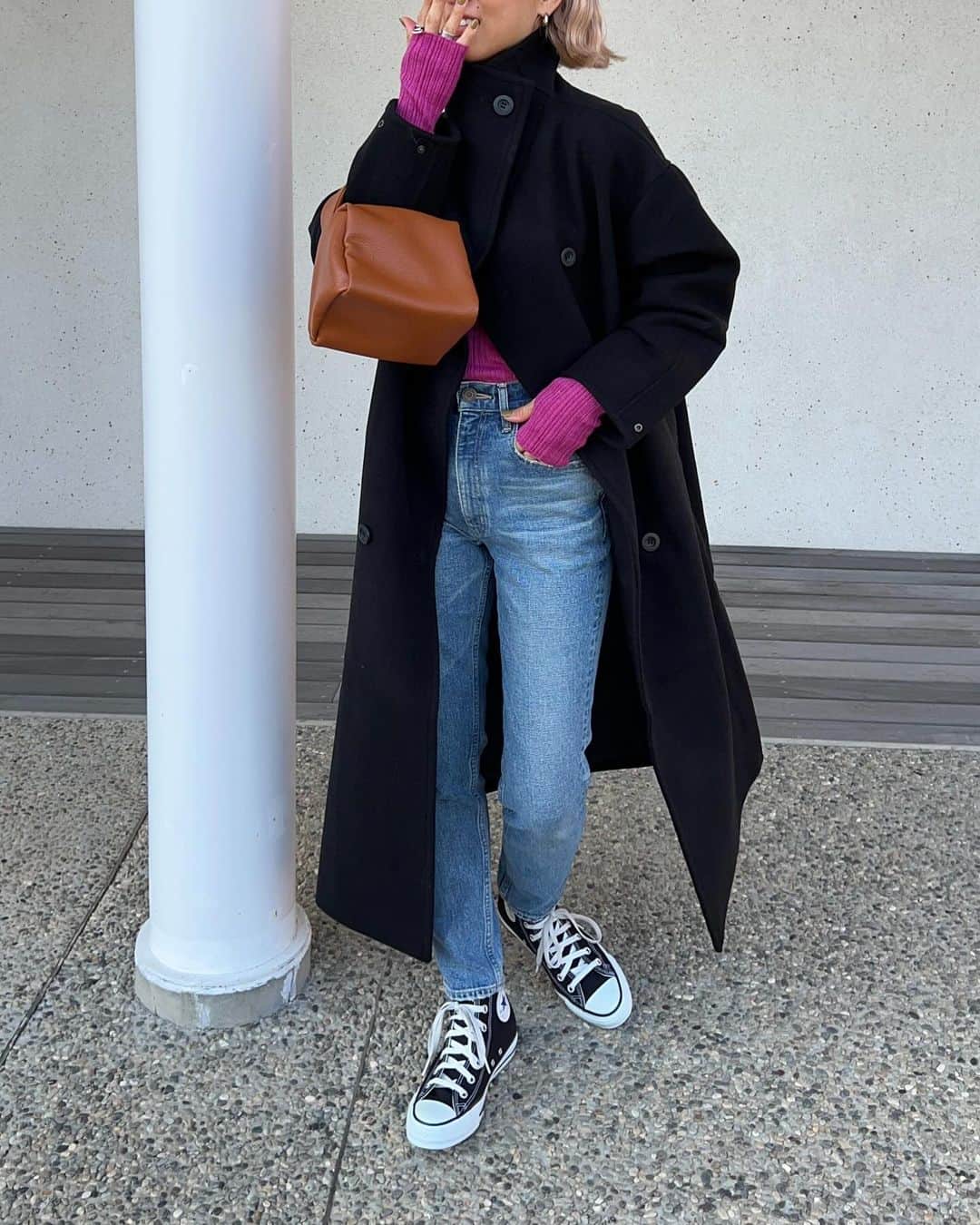 annaのインスタグラム：「.  めちゃめちゃ可愛いロングコート🖤 大人シルエットで首元閉めてもかなり可愛い😍！  @bonjoursagan   好きだなぁ〜🩷🩷  #冬コーデ#カジュアルコーデ#大人カジュアルコーデ#オトナカジュアルコーデ#ゆるコーデ#158cmコーデ#骨格ナチュラルコーデ#きょこ#miviaroca#pr#30代ファッション#30代コーデ#bonjoursagan#bs_style#ボンサガ#冬アウター#ロングコート」