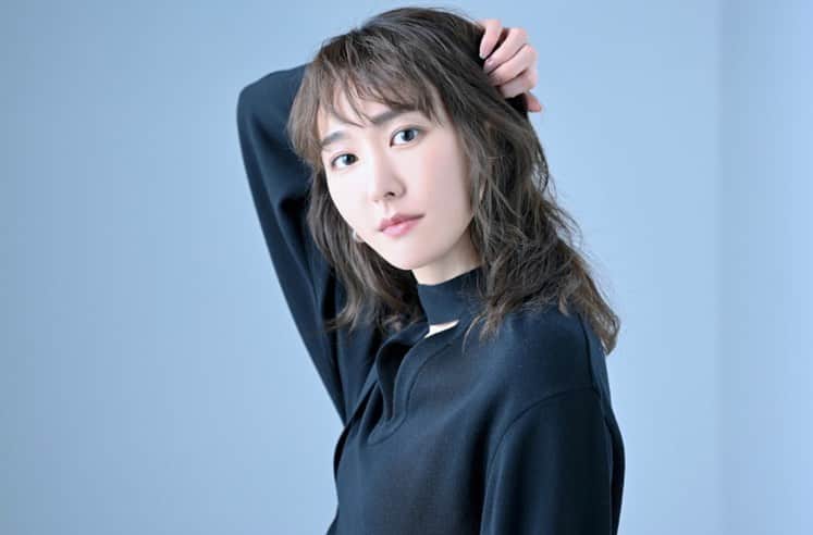 FRaUのインスタグラム：「誰にも打ち明けられない性的指向を抱える女性の苦悩を、11月10日公開の映画『#正欲』で演じた #新垣結衣 さんのインタビューをFRaU webにて公開！  「直感で『これはぜひやりたいな』と思いました」新境地を見せてくれた新垣さんが、孤独や生きづらさを描いた作品に挑んだ思いとは？  ストーリーズに記事🔗を貼っています👀  #映画 #インタビュー #cinema #movie #yuiaragaki #frau」