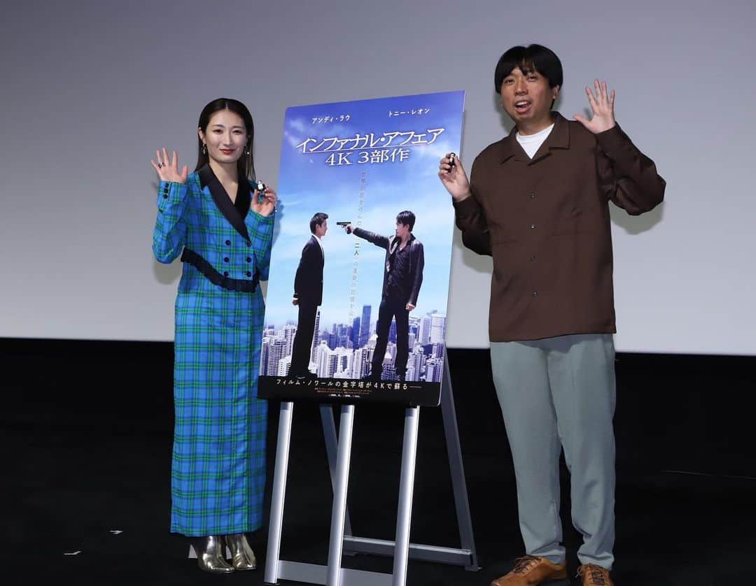 武田梨奈さんのインスタグラム写真 - (武田梨奈Instagram)「🍿 撮ってもらった後に気付いた。お口の周りよ……。 まるでラメのように付いてるのでお洒落ってことで良いですか？🫡（※キャラメルポップコーンが美味しくて手が止まらなかった証拠です）  さて、『インファナル・アフェア4K』公開初日トークイベントにお越し頂いた皆さんありがとうございました。映画でお客さんと繋がる時間、劇場の独特な空気に包まれながら楽しい時間でした。 現在私も映画の現場を行き来しながら、東京国際映画祭や香港映画祭に足を運び上映とトークイベントを観て刺激を貰ってます。フィリピンチームのQ&Aでお客さんが「ラストのシーンはどういう意味が含まれてますか？」という質問に対し、監督と各プロデューサーはそれぞれ違う回答をされていたのが印象的でした；） 「それぞれの解釈で良い」 受け取り方は人それぞれであって、感じ方も作り方も、まさに人それぞれ。感性というものは果てしなく面白いなと、映画にいつも気付かされる次第であります。 Each to thier own! That's interesting!」11月5日 19時40分 - rinatakeda615