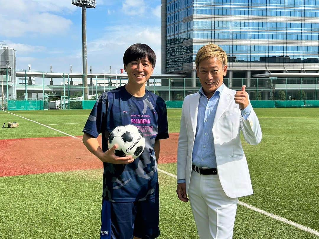 狩野健太さんのインスタグラム写真 - (狩野健太Instagram)「じゅんいちダビッドソンさんとCMで共演させていただきました。  本田圭佑は同い年なのでどこか親しみを感じました笑  声を出すコツなど教えてくださったり、気さくにいろいろな話をしてくださりとてもいい人でした😊  ありがとうございました‼︎  #狩野健太 #じゅんいちダビッドソン  #cm #キロテープ #soccer #pasadena #芸人」11月5日 19時40分 - kanoken_14