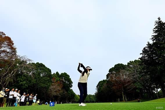 青木瀬令奈さんのインスタグラム写真 - (青木瀬令奈Instagram)「. TOTO JAPAN CLASSIC⛳️ 応援ありがとうございました😊⛳️ . #totojapanclassic  #太平洋クラブ美野里コース  . もう少し。 ひとつひとつ悔しいところはありますが おかげさまで久しぶりのTOP10入りができました🙇 . 先週の日曜日に練習として ラウンドさせて頂き とてもよい調整ができましたし 練習日にはトラックマンでデータを見ながら 打点のイメージを調整して ショットがだいぶ良くなってきたのと パッティングに関しては 久しぶりに良い感覚で 狙ったところに打てるようになったので バーディ合戦になんとか食らいつきながらも 置いていかれないように必死でした🥹 . 悔しいところは沢山ありますが 良いところも沢山あったので ひとつひとつを見直しながら また更に調整をしたいと思います🔥 . 全国各地から沢山観に来てくれて ありがとうございました🥹⛳️ また来週も応援よろしくお願いします🥹🙇 . . 最後にもね( @mone173.golf ) 優勝おめでとう🥹💙🏆 月曜日のトレーニングで よく前後になることが多くて 練習もトレーニングも人一倍努力し続けてて 後輩ながらも学ぶところが 沢山あって刺激をもらってます😊 女王になってから沢山苦しいこともあったと思うけど こうして来るべき時に勝つことができるのは 流石だなあと思いました🥹⭐︎ TOTOで勝つのは凄い。 ゆっくり休んでね😊🫶 #稲見萌寧  #優勝おめでとう  . .  #jlpga  #lpga  #golf  #女子ゴルフ」11月5日 19時40分 - serenaaoki_official