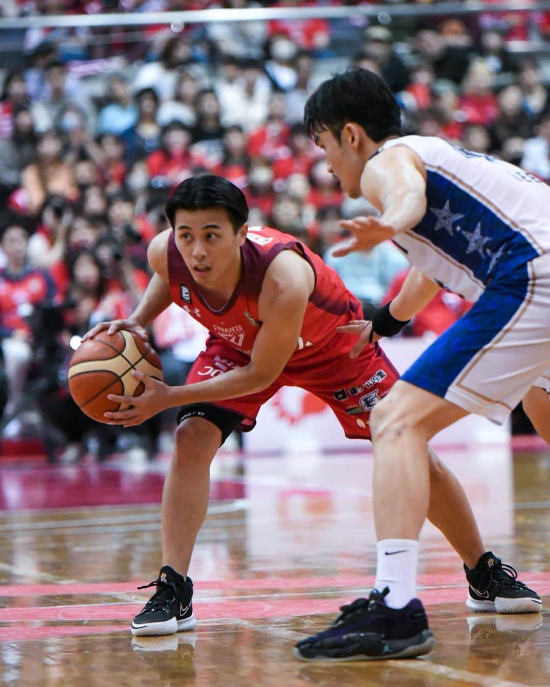 千葉ジェッツさんのインスタグラム写真 - (千葉ジェッツInstagram)「試合風景📸  B.LEAGUE2023-24 vs.三河 🏀試合終了🏀 千葉J 101-90 三河  #激戦を制し #価値ある一勝 #富樫勇樹 #B1最速 #3Pシュート #900本達成 #おめでとう #congratulations  #chibajets #Bリーグ #千葉ジェッツ #バスケ #basketball #portrait  #photograph #ジェッツ写真部 #レンズ越しの世界 #応炎📣🔥 #ありがとうございました✨️」11月5日 19時41分 - chibajets_official