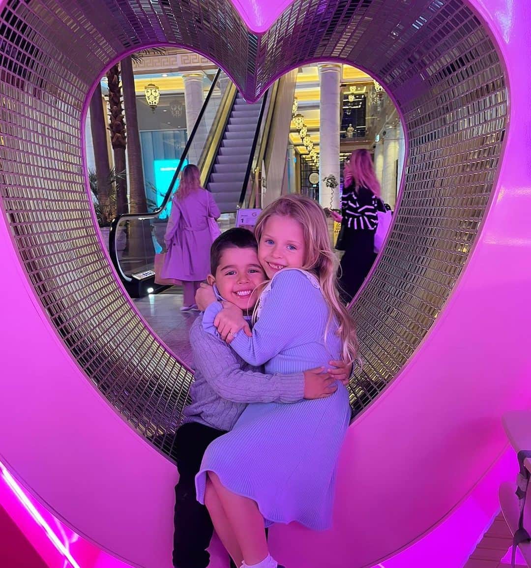 ナタリア・ベッカーのインスタグラム：「About coffee, friends, love… 💞☕️」