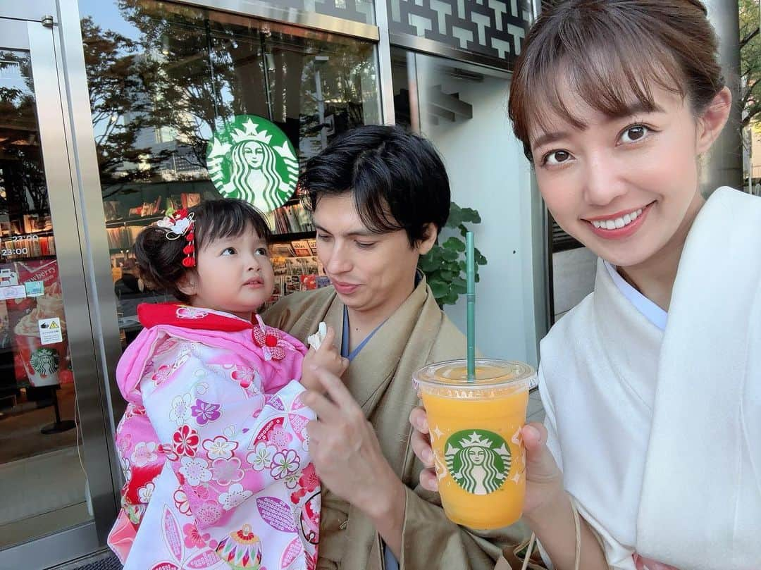 川崎希さんのインスタグラム写真 - (川崎希Instagram)「七五三の参拝終わりでスタバのマンゴー飲んだら 体力半分くらいは復活🙆‍♀️  いつでもスタバ飲む習慣🥤💕  #スタバ　#マンゴーパッションティーフラペチーノ #七五三」11月5日 19時43分 - kawasakinozomi