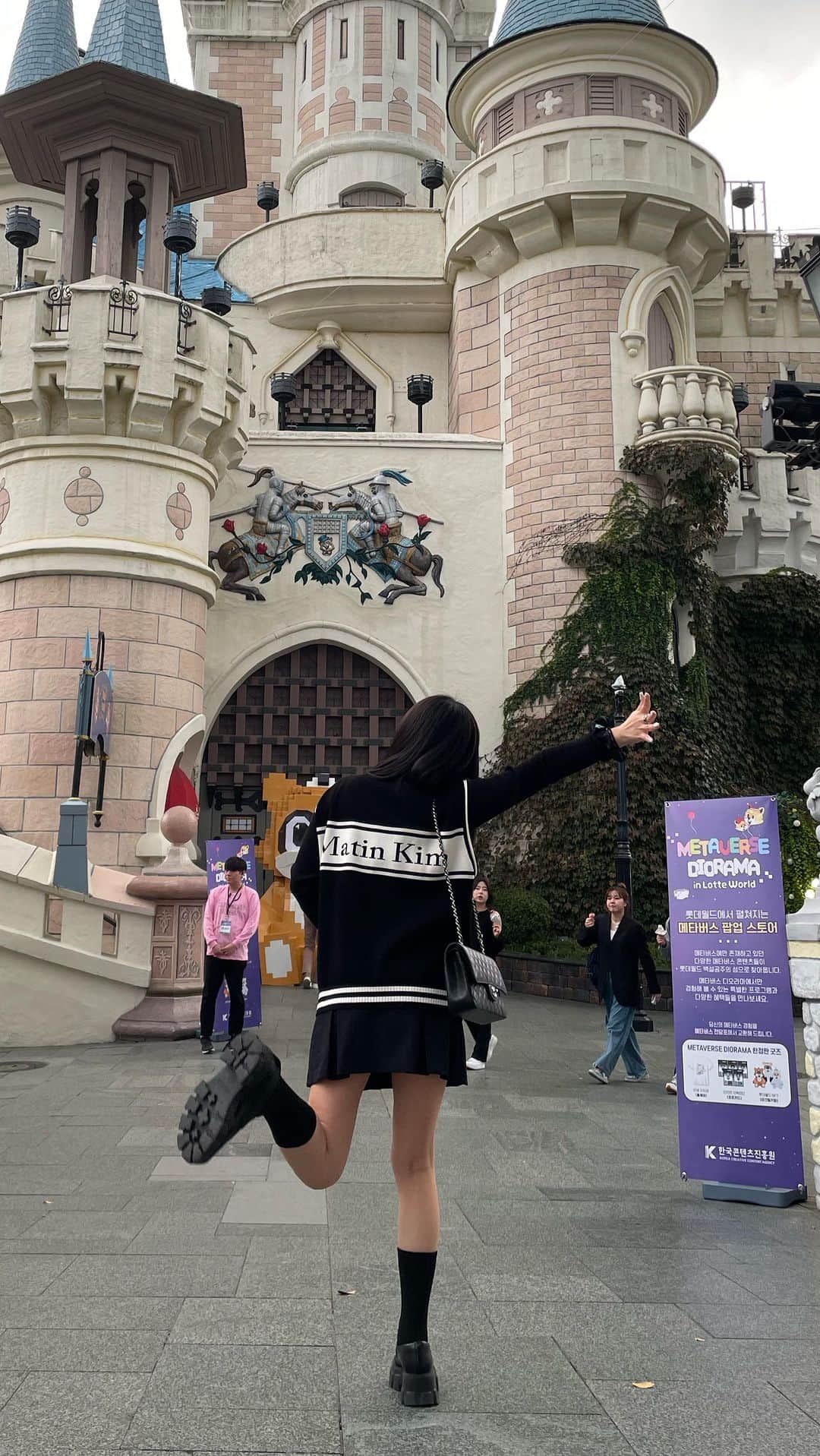 のインスタグラム：「HEY🙌🏻🇰🇷🖤 . . . . . . . #渡韓　#韓国旅行」