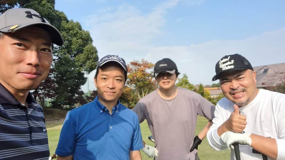 原田曜平のインスタグラム：「大学時代のテニサー仲間とゴルフ。みんな、老眼になったり、転職したり、バツがついたり、子供が小さかったり大きかったり、、、あれからもう20年以上か。人生は30過ぎてからとにかく早い。すぐに死ぬから無駄にしちゃいけませんな。」