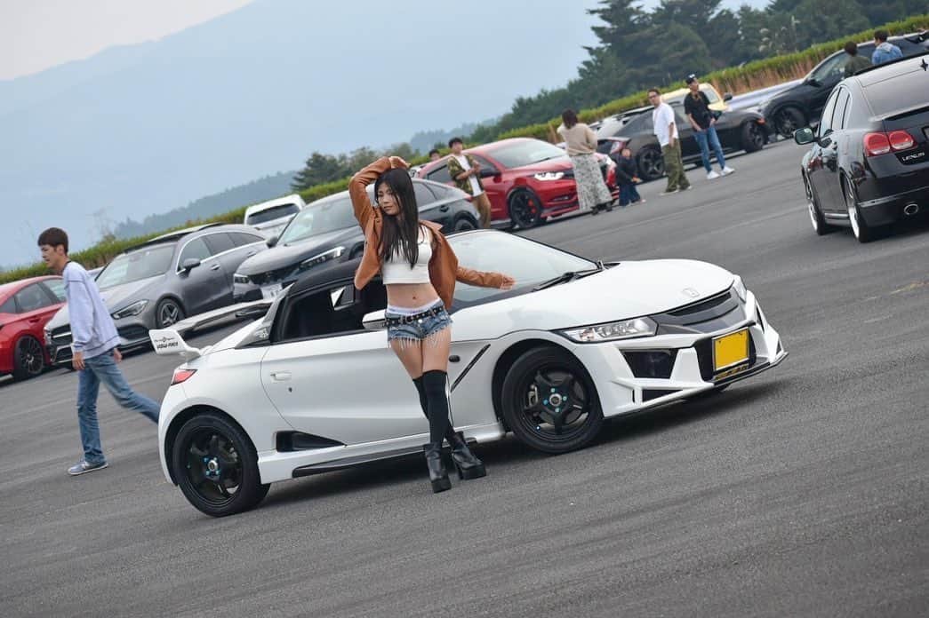 Ruriのインスタグラム：「. 📷&🏎 @nk_so_diggy_mo ✨ . All Honda Fest 2023のキャンギャルとして参加させていただきました🥰 キャンギャルで呼んでいただき本当にありがとうございました❤️ 感謝しかない😭💓💓 . いろんなお車がいて、いろんないじり方をされててとっても勉強になった❤️ また次回も参加したいー😭✨ . . #allhondafest2023 #honda #ホンダ #s660 #キャンギャル #イベント #キャンペーンガール #モデル #model #車横モデル #rq #富士スピードウェイ #fsw #静岡 #イベント #車好き #カスタムカー」