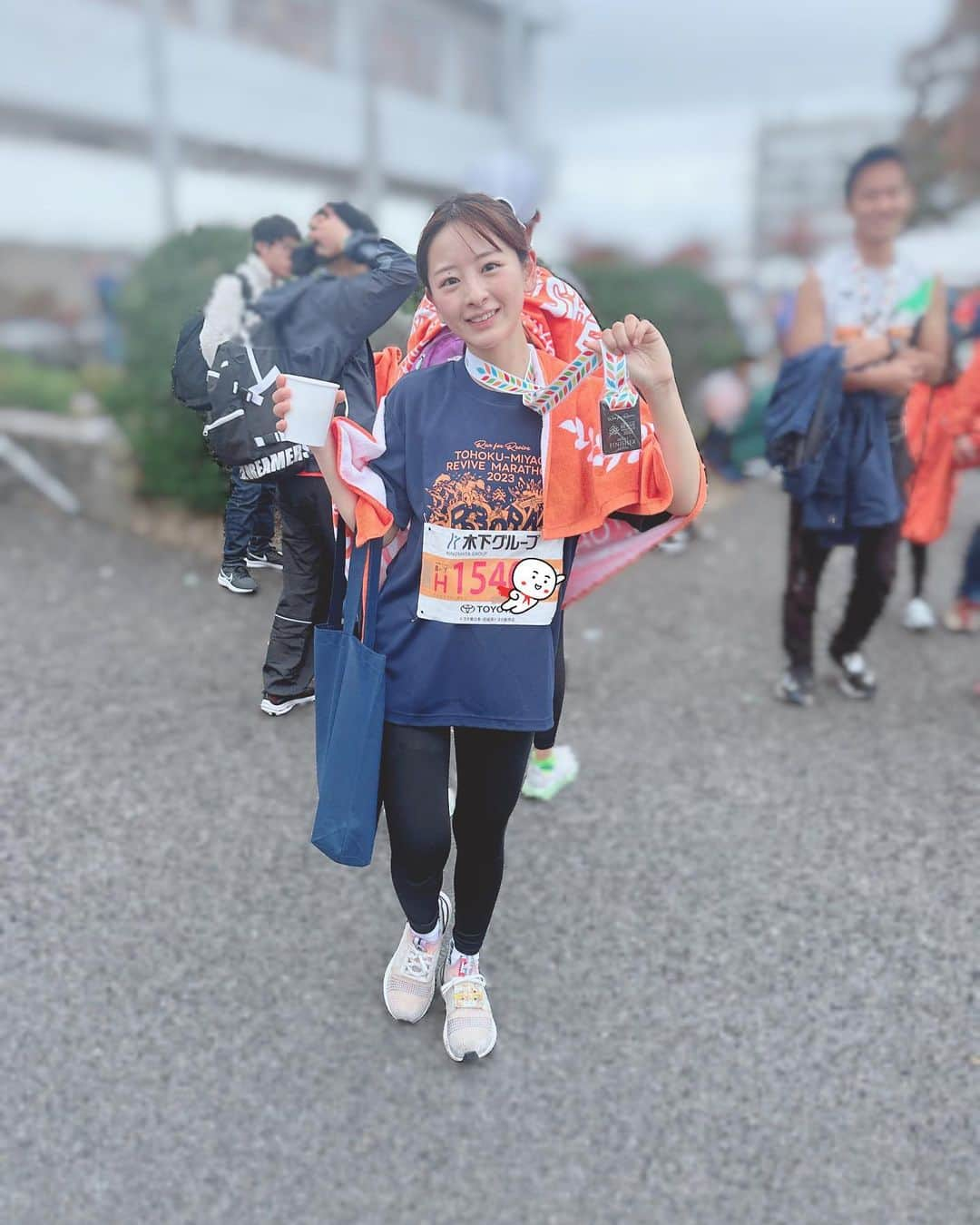 牧野澪菜のインスタグラム：「28歳の一つの目標42.195km #フルマラソン #東北みやぎ復興マラソン2023 にて 無事完走できました〜🏃🏻‍♀️  始まる前は不安と緊張があったけど スタートのときより フィニッシュで 笑顔でいれてることが最高に気持ちいいです🌸人生の糧。 . わたしの世界が広がりました。 . 沿道で負けないで♪流れてるときうるうるきたなぁ🥹 . #me#マラソン#復興マラソン」