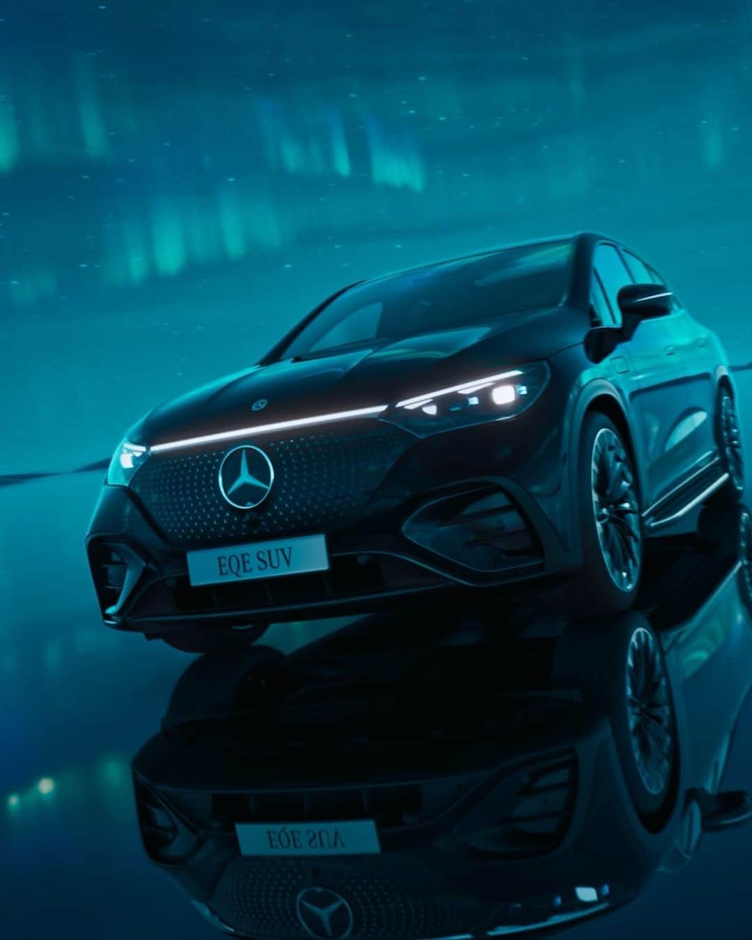 Mercedes-Benz Thailandのインスタグラム：「🔋⚡️ ชาร์จพลังให้เต็ม 100% แล้วออกเดินทางสู่โลกยุคใหม่!  Mercedes-Benz EQE 350 4MATIC SUV AMG Line ✨ รถยนต์ไฟฟ้า 100% ในรูปแบบ SUV ที่พร้อมให้คุณอัปเกรดการขับขี่ให้เหนือยิ่งขึ้น กับระยะทางการขับเคลื่อนได้ไกลถึง 558 กม. ต่อการชาร์จเพียง 1 ครั้ง ตอบโจทย์การเดินทางทั้งใกล้-ไกล ไม่ว่าจะสายครอบครัว หรือสายขนของก็สะดวกสบาย ด้วยพื้นที่ภายในที่กว้างขวาง ให้ทั้งความหรูหราและทันสมัยอย่างลงตัว รองรับทุกความต้องการในแบบที่คุณกำลังมองหา...ในโลกยุคใหม่!  👉🏻 ติดตามช่องทางของเราได้ที่  Website : www.mercedes-benz.co.th/27-homepage  Line : @mercedesbenzth : lin.ee/jaqvPXF  Facebook : mb4.me/MBTHFA  Instagram : mb4.me/MBTHIG  YouTube : mb4.me/MBTHYT  *อุปกรณ์บางส่วนในภาพอาจแตกต่างจากที่จำหน่ายจริง โปรดตรวจสอบรายการอุปกรณ์ของรถยนต์แต่ละรุ่นที่ผู้จำหน่ายฯ อย่างเป็นทางการทั่วประเทศ​​ *ระยะทางถูกวัดตามมาตรฐานของ DIR 2017/1151/EU ซึ่งเป็นไปตาม WLTP *ระยะทางที่ขับได้จริงขึ้นอยู่กับพฤติกรรมการขับขี่ของแต่ละบุคคล ลักษณะเส้นทาง อุณหภูมิแวดล้อม จำนวนผู้โดยสารในรถ และปัจจัยอื่นๆ *ระยะเวลาในการชาร์จจริงขึ้นอยู่กับ กำลังไฟในการชาร์จ อุณหภูมิระหว่างชาร์จ ประสิทธิภาพการทำงานของแบตเตอรี่ ประสิทธิภาพของสายชาร์จ ประสิทธิภาพของสถานีชาร์จและปัจจัยอื่นๆ  #EQESUV #MercedesBenz #MercedesBenzThailand」