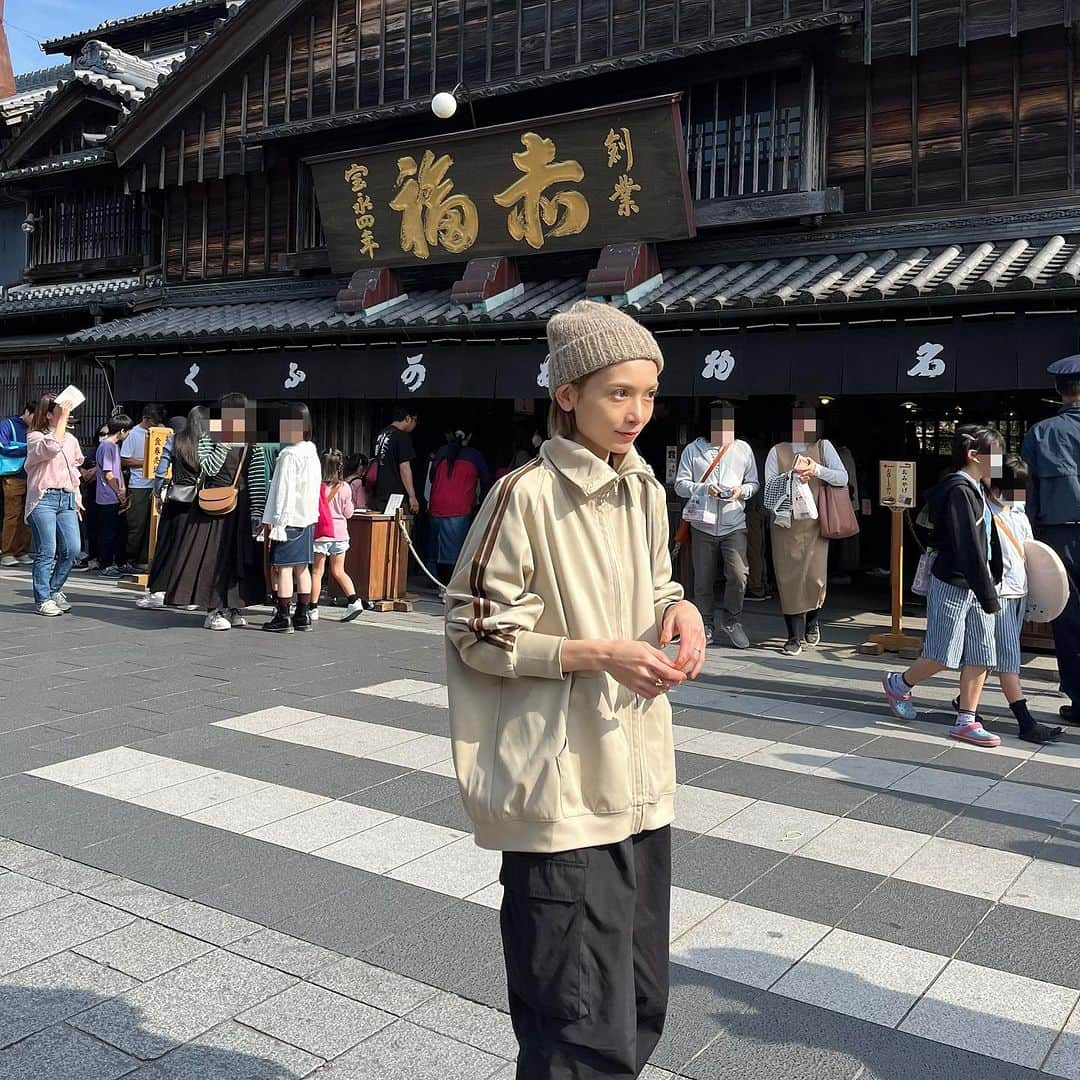 MATSUIRIHOさんのインスタグラム写真 - (MATSUIRIHOInstagram)「思いつきで始まった伊勢旅。 唯一の目的は赤福本店で出来立ての赤福餅を食べること！  無事に念願叶いました🦭🌕 お疲れ様でした！笑  #赤福 #赤福本店 #伊勢 #伊勢グルメ #伊勢神宮 #伊勢神宮おかげ横丁」11月5日 19時55分 - rihoo914