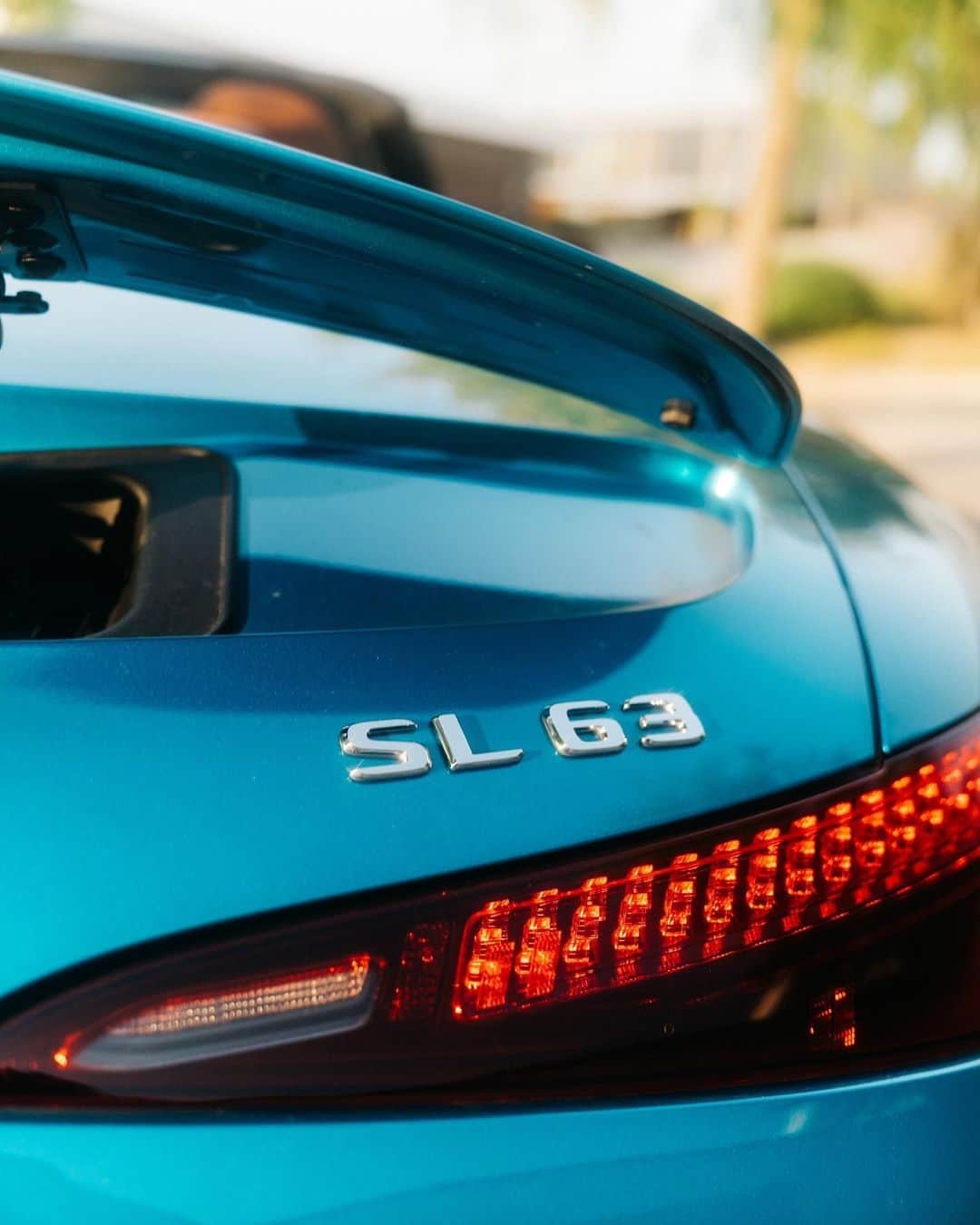 メルセデス・ベンツさんのインスタグラム写真 - (メルセデス・ベンツInstagram)「Jump inside and experience the @mercedesamg #SL63 in all its facets!  📷 @radovanhloska  #MercedesBenz #MercedesAMG #MBfanphoto  [Mercedes-AMG SL 63 4MATIC+ | WLTP: Kraftstoffverbrauch kombiniert: 13,2‒12,8 l/100 km | CO₂-Emissionen kombiniert: 300‒290 g/km | mb4.me/DAT-Leitfaden]」11月5日 20時00分 - mercedesbenz