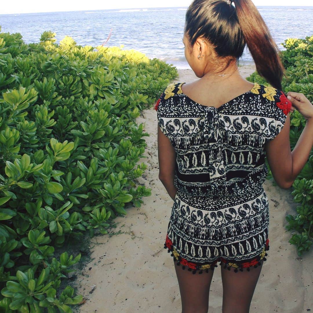 Lilly and Emmaさんのインスタグラム写真 - (Lilly and EmmaInstagram)「👗ALOHA👗  #lillyandemma #hawaii #feelaloha #aloha #tshirts #hawaiitrip #beach #hawaiistagram #リリエマ #ハワイ #ハワイに行きたい #ハワイ気分 #ハワイ旅行 #ハワイ女子旅 #ハワイ好き #ハワイ好きな人と繋がりたい #かわいい」11月5日 20時00分 - lilly_emma_hawaii