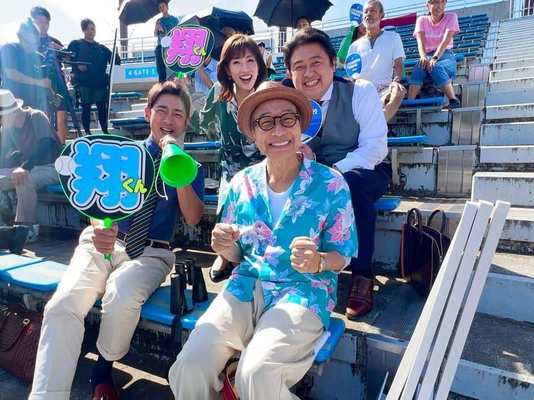 下剋上球児のインスタグラム：「📣˚✧₊⁎  【応援待機📣】  甲子園予選一回戦まで、あと1時間✨ 客席には杏奈さん、敏生さん、丹羽校長先生 そしてもちろん犬塚さんも応援に駆けつけました✨  そして！！ 根室役兵頭功海さん、翔役中沢元紀さん 絶賛インスタライブ中です✨✨  #tbs #日曜劇場 #下剋上球児 #今夜9時放送✨」