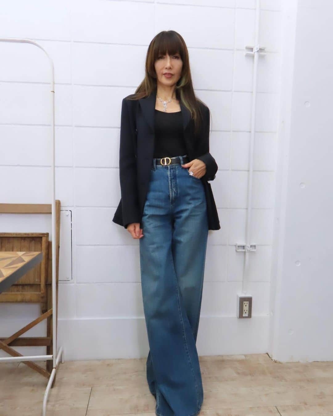 工藤静香さんのインスタグラム写真 - (工藤静香Instagram)「PV撮影に着用したお洋服とジュエリーを紹介させてください。  衣装　@dior   ジュエリー　@graff   ヘアメイク　@rieshiraishi1220   スタイリスト　@ryokkissie」11月5日 20時12分 - kudo_shizuka