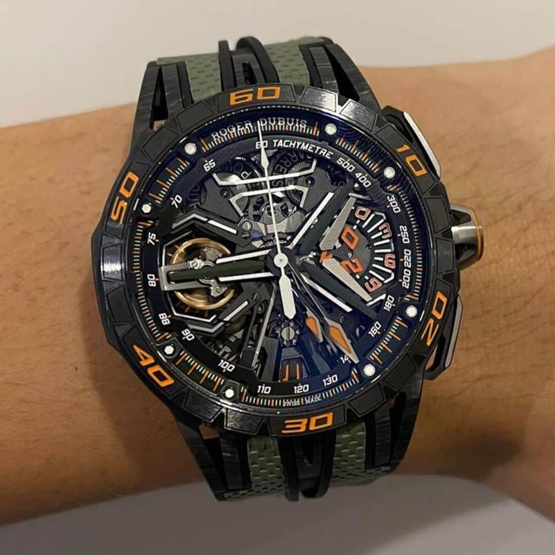 Daily Watchのインスタグラム：「Hands-on with the new @roger_dubuis Excalibur Spider Revuelto Flyback Chronograph, in honour of the first electrified Lamborghini super sports car. For #rogerdubuis it is the third chronograph launch this year, an indication of the importance of this beautiful complication for the brand. #lamborghini #revuelto」