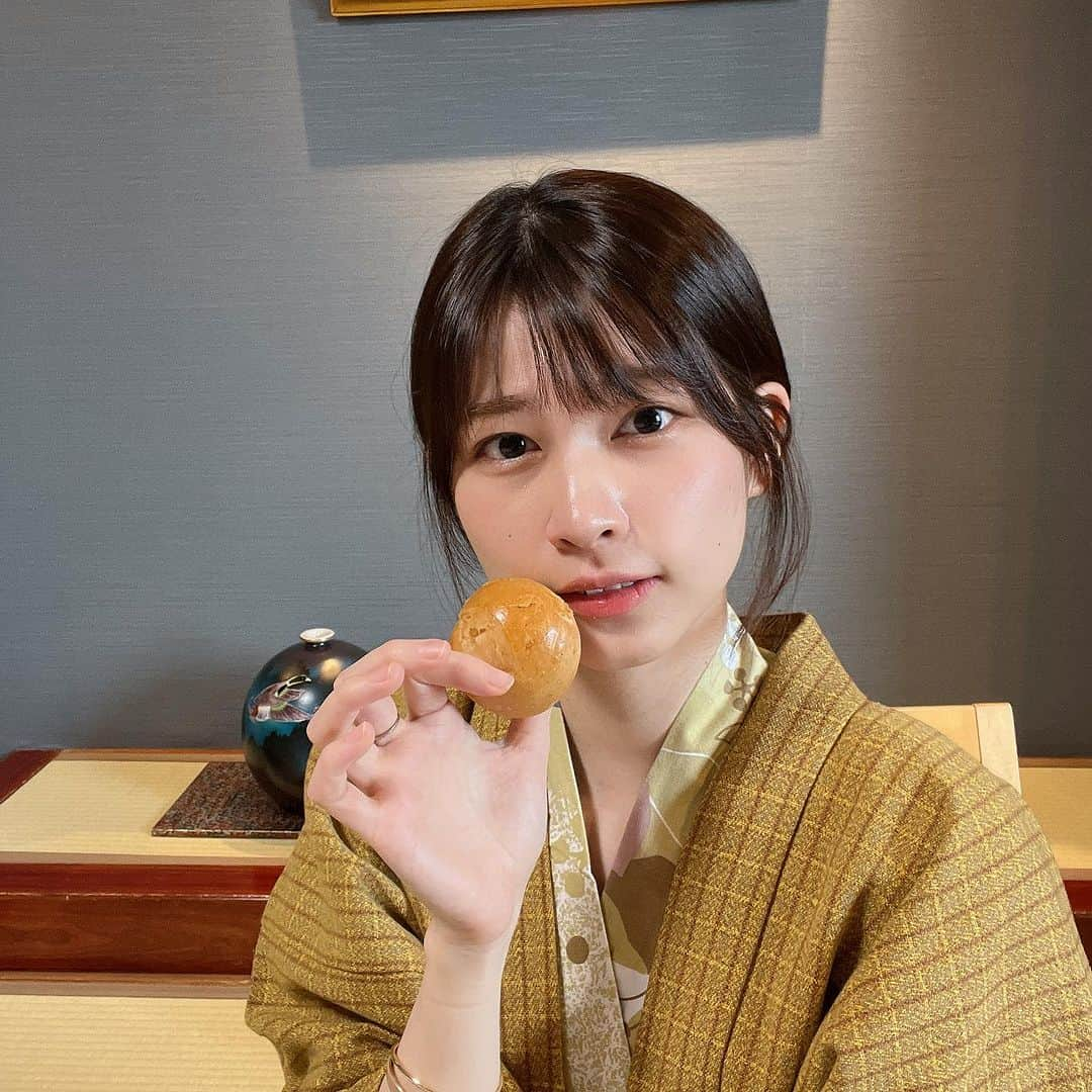 佐保里のインスタグラム：「🍞と👘」