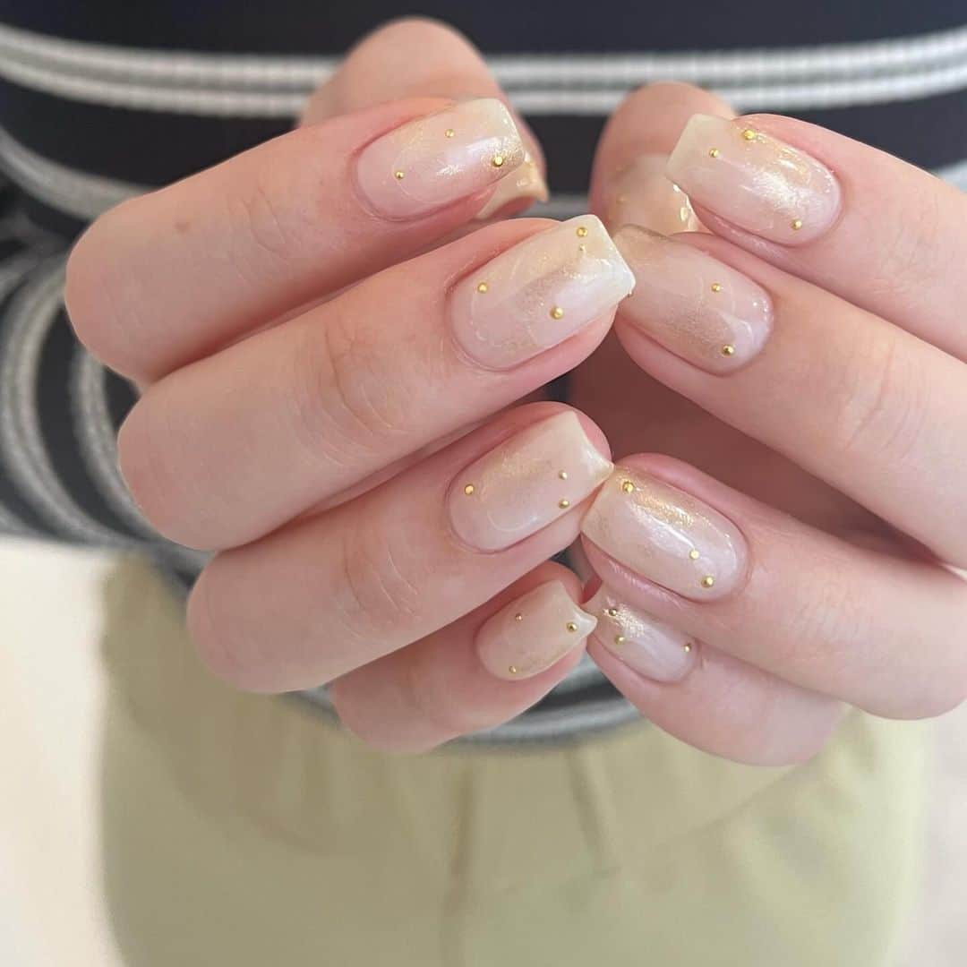 sapporo nail 【 Aster 】さんのインスタグラム写真 - (sapporo nail 【 Aster 】Instagram)「⁡ 透明感たっぷりのお肌に ぴったりなアイボリー🥚🤍🐏☁️ ⁡ goldのつぶつぶを散らしたら 今時期っぽい感じになりました♩ ⁡ パーツをつけたときも フォルムが崩れないような位置につけたり 崩れないように埋め込むのがこだわりです🧏‍♀️ ⁡  (オフ込み75min) ⁡ ⁡ ⁡ ⁡ ________________________ ⁡ ⁡ ⁡ ⁡ ●ジェルの持ちが悪い ●爪が折れやすい ●爪を削られすぎたことがある ●マシンが怖い ●理想の形やデザインにならなかったことがある ⁡ ⁡ ↑お悩みの方はぜひ一度お任せください◎ ⁡ 『厚塗りすれば折れない』は×です👀 正しいフォルムとジェルの選定で お客様それぞれに合った理想の強度とキレイな見た目に整えます。 ⁡ ⁡ ⁡ ⁡ ⁡ _______________________________ ⁡ ⁡ #札幌ネイルサロンアトリエリベルテ #札幌ネイルサロン #札幌フィルイン #札幌フィルインサロン #札幌ネイルモデル #ニュアンスネイル #秋ネイル #インクネイル #ホワイトネイル #クリスマスネイル  ⁡ ⁡ ⁡ ＿＿＿＿＿＿＿＿＿＿＿＿＿＿＿＿＿＿＿＿ ⁡ atelier Libertéはスタッフそれぞれがサロンの1席を借りてオーナーとして営業している新しいstyleのネイルサロンです。 ⁡ 使用素材や得意とするアートのタッチはスタッフにより異なります。 各スタッフのアカウントで、アートの雰囲気を見てご指名でのご予約もおススメです🪄 ⁡ ⁡ yukina→@atelier_liberte_yukina  akari→ @atelier_liberte_akari ayuzu→ @atelier_liberte_ayuzu saaya→ @atelier_liberte_saaya yuho→ @atelier_liberte_yuho ⁡ ●前日キャンセルはお席代として1500円/当日キャンセルは2,000円(無断の場合は3,000円)次回ご来店時にご請求させていただきます。(seina指名の場合、予約コース最低料金となります。例ハンド付け替え→7,000 ) ⁡ ⁡ 𝐚𝐭𝐞𝐥𝐢𝐞𝐫 𝐋𝐢𝐛𝐞𝐫𝐭𝐞 ⁡ place: 札幌市中央区南1条西8丁目9 BB1・8ビル2階 ⁡ TEL :  080-4500-8832 ⁡ ⁡」11月5日 20時26分 - seina.kato___