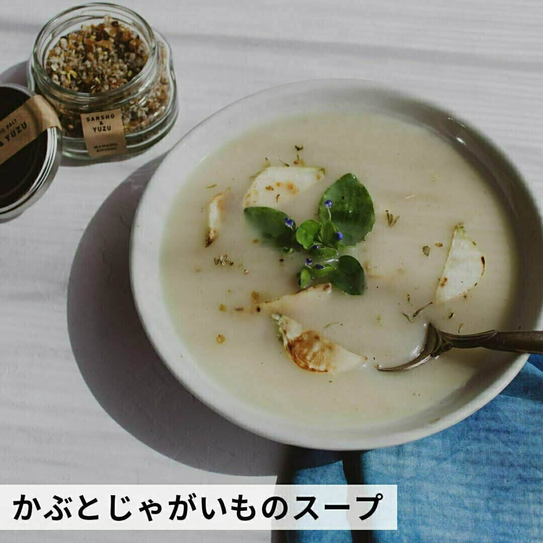 おうちごはん編集部さんのインスタグラム写真 - (おうちごはん編集部Instagram)「【とろとろ食感でぽっかぽか！ #かぶ のスープのアレンジ7選】  11～1月はかぶが最もおいしくなる季節。そんな旬のかぶを使ってスープを作りませんか❓  とろとろの食感がおいしくて体がぽかぽかと温まりますよ💕  ポタージュやポトフなど、さまざまなアレンジで召し上がれ😋  ------------------  ⭐️かぶのとろとろポタージュ photo by @yume___mi  ⭐️かぶの和風ポタージュ photo by cookingclass_suzu  ⭐️かぶとベーコンの白みそスープ photo by @mme__41  ⭐️かぶとじゃがいものスープ photo by @inishie_mayumi  ⭐️かぶとかぶの葉のスープ photo by @chiro.meal  ⭐️鶏肉とかぶのしょうがポトフ photo by @gucci_fuufu  ⭐️鶏肉とかぶの白だしスープ photo by @kyounoouchigohan  🔽かぶスープのレシピは、おうちごはんの記事でご紹介しているのでぜひチェックしてみてくださいね！ https://ouchi-gohan.jp/1178/  ------------------  ◆ #おうちごはんLover を付けて投稿するとおうちごはんの記事やこのアカウント、おうちごはん発信のトレンドリリースなどでご紹介させていただくことがございます。スタッフが毎日楽しくチェックしています♪  ［staff : コノ］ ------------------  #おうちごはんLover #おうちごはんラバー #ouchigohanlover #ouchigohan #おうちごはん #かぶ #カブ #蕪 #スープ #soup #野菜スープ #かぶのスープ #かぶスープ #蕪スープ #ポタージュ #汁 #汁物 #秋の味覚 #食欲の秋 #温まる #あったかメニュー #自炊 #手料理 #手作りごはん #献立 #おうち時間 #暮らしを楽しむ」11月6日 6時00分 - ouchigohan.jp