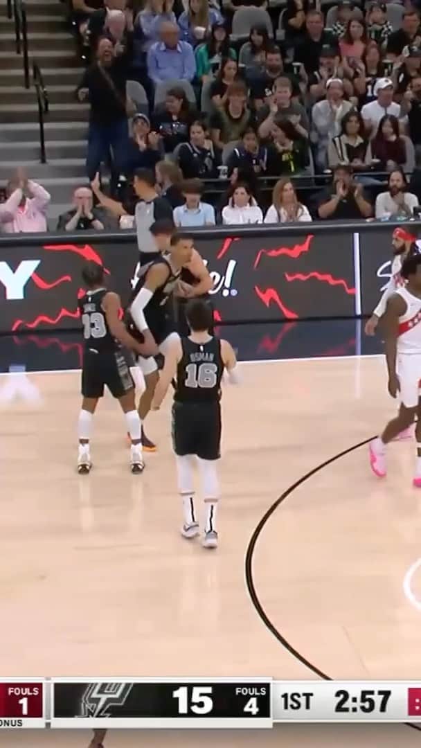 NBAのインスタグラム：「AAAAAND 1 FOR @wemby 👏」